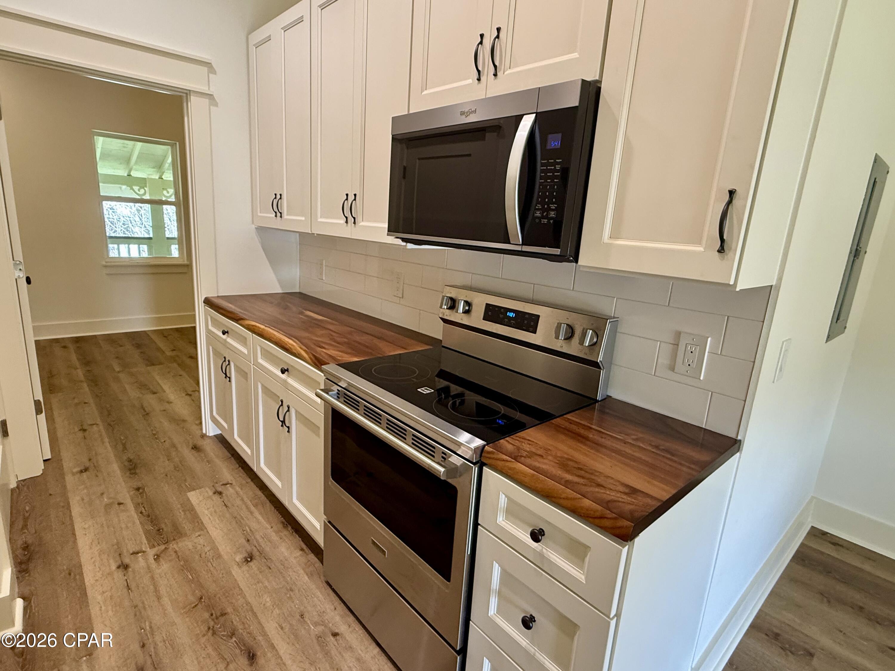 Listing photo id 21 for 145 6th Street
