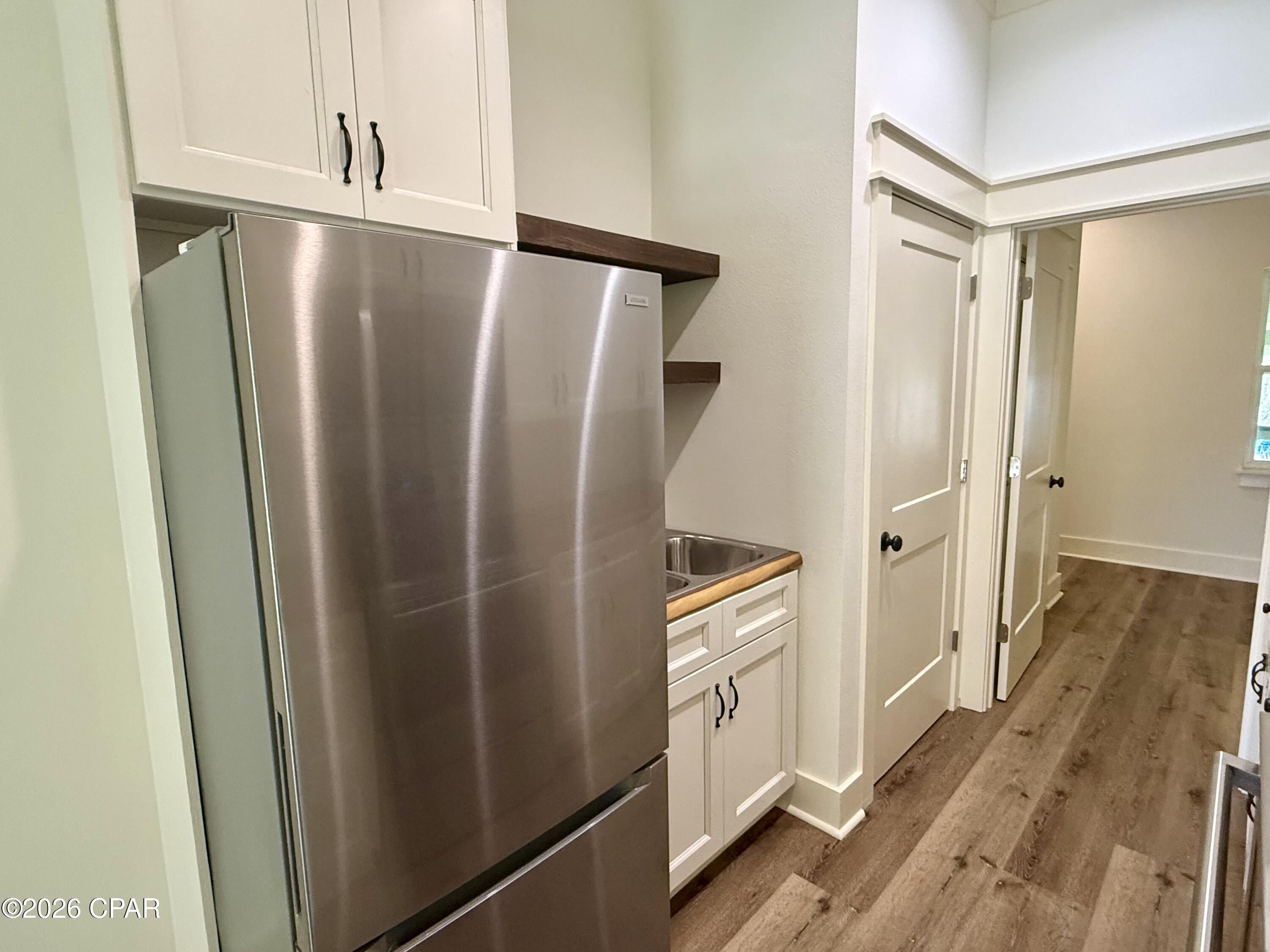 Listing photo id 22 for 145 6th Street