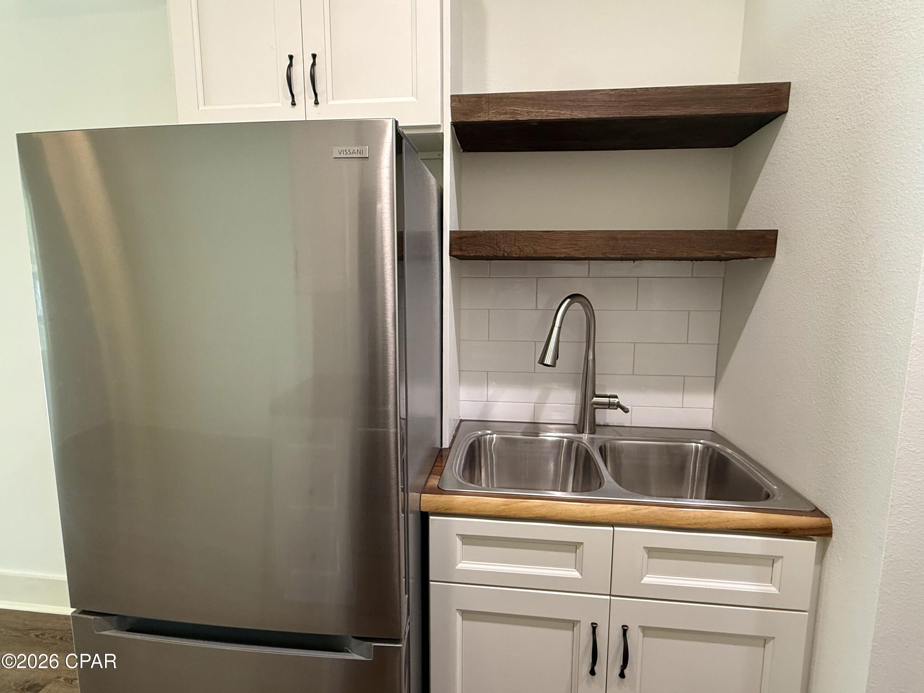 Listing photo id 24 for 145 6th Street