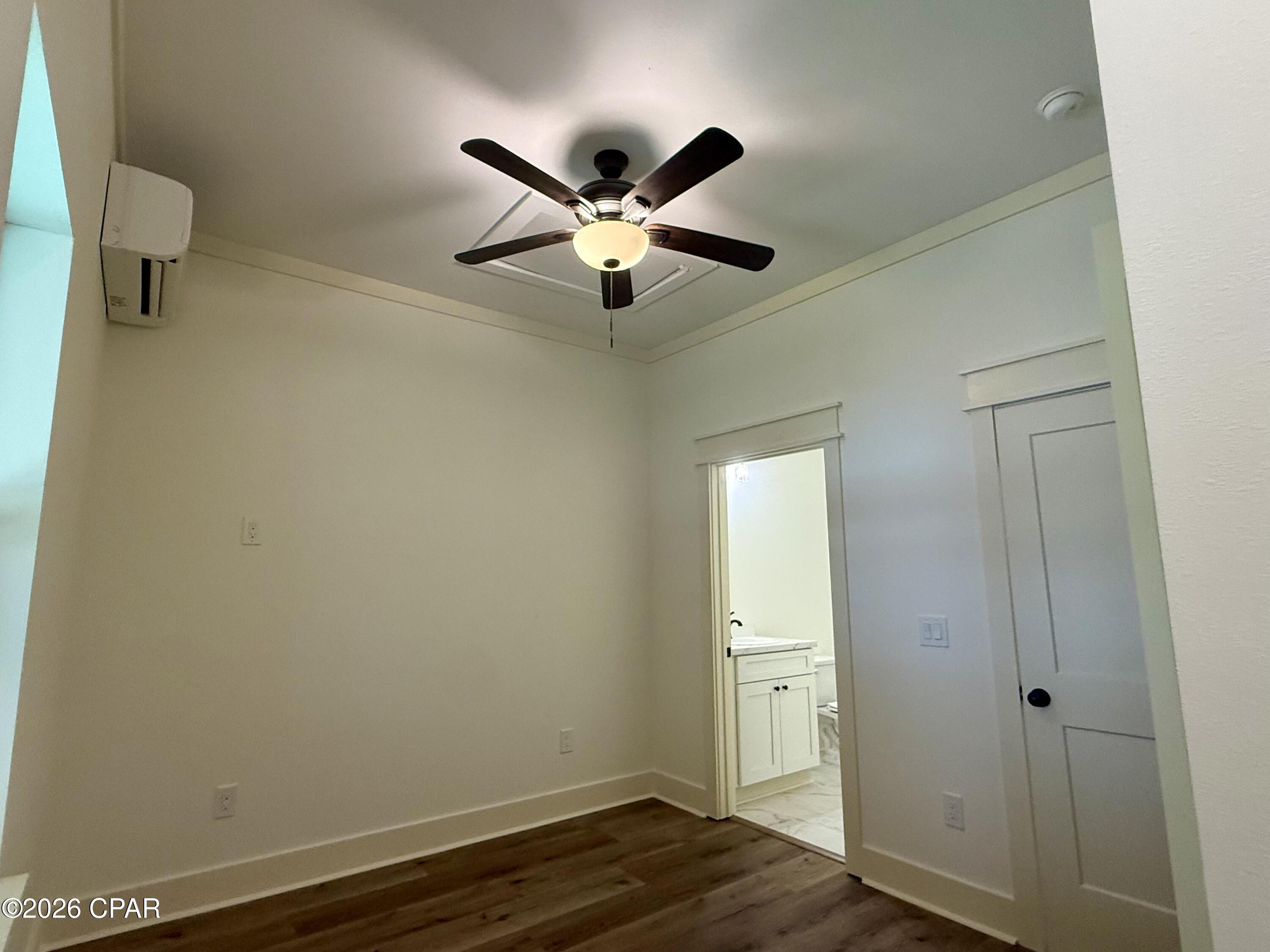 Listing photo id 27 for 145 6th Street
