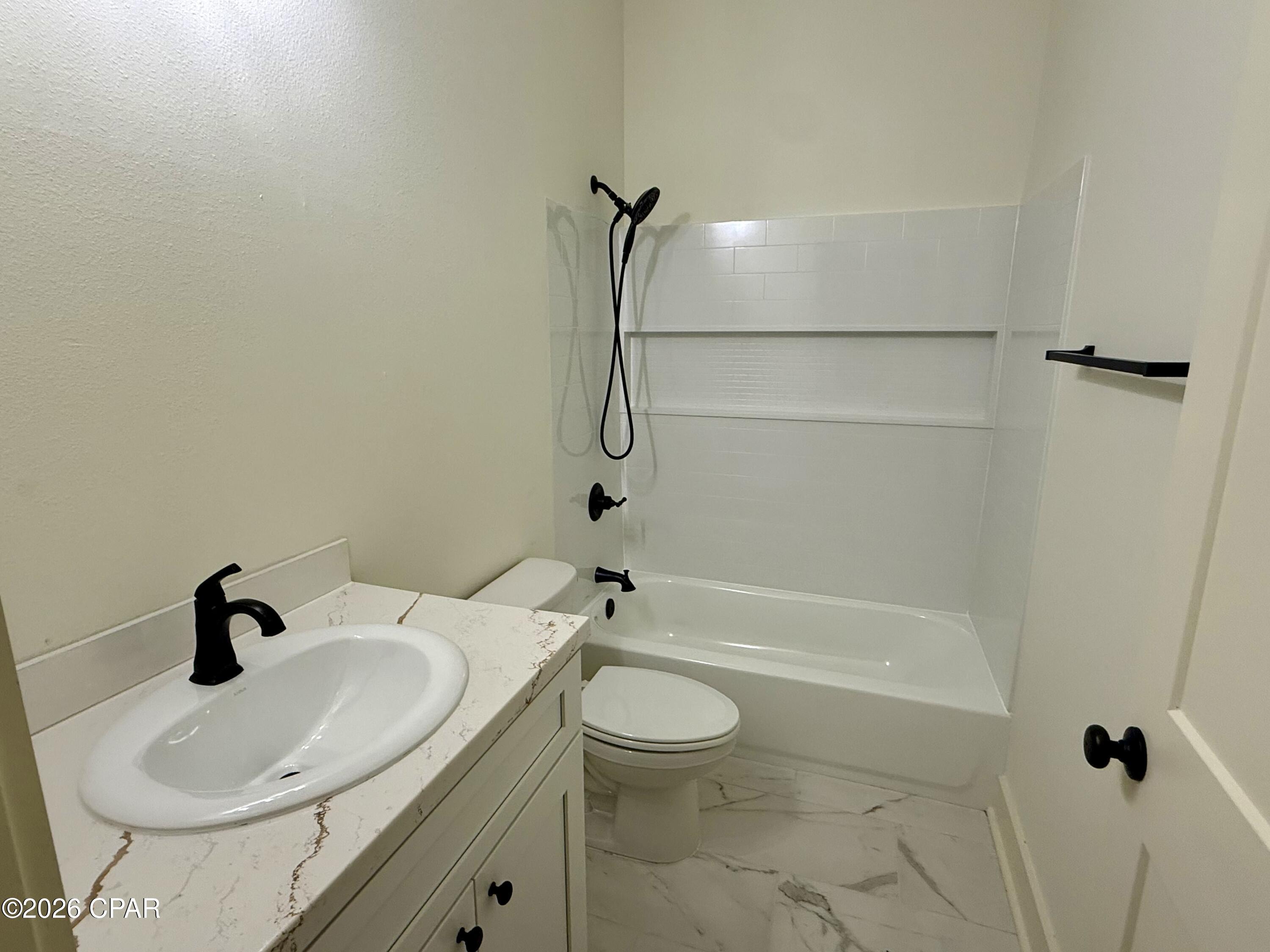 Listing photo id 28 for 145 6th Street