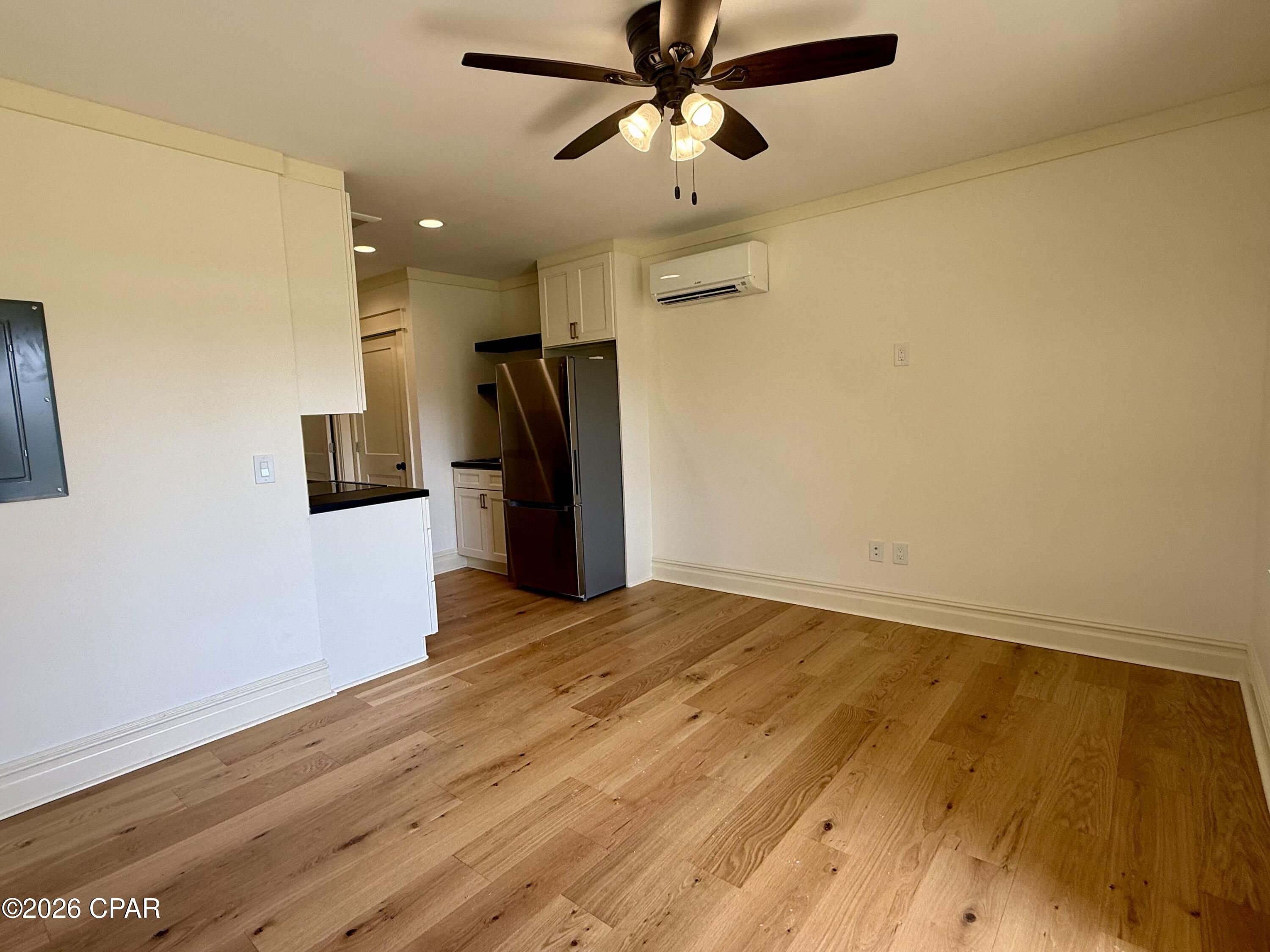 Listing photo id 5 for 145 6th Street