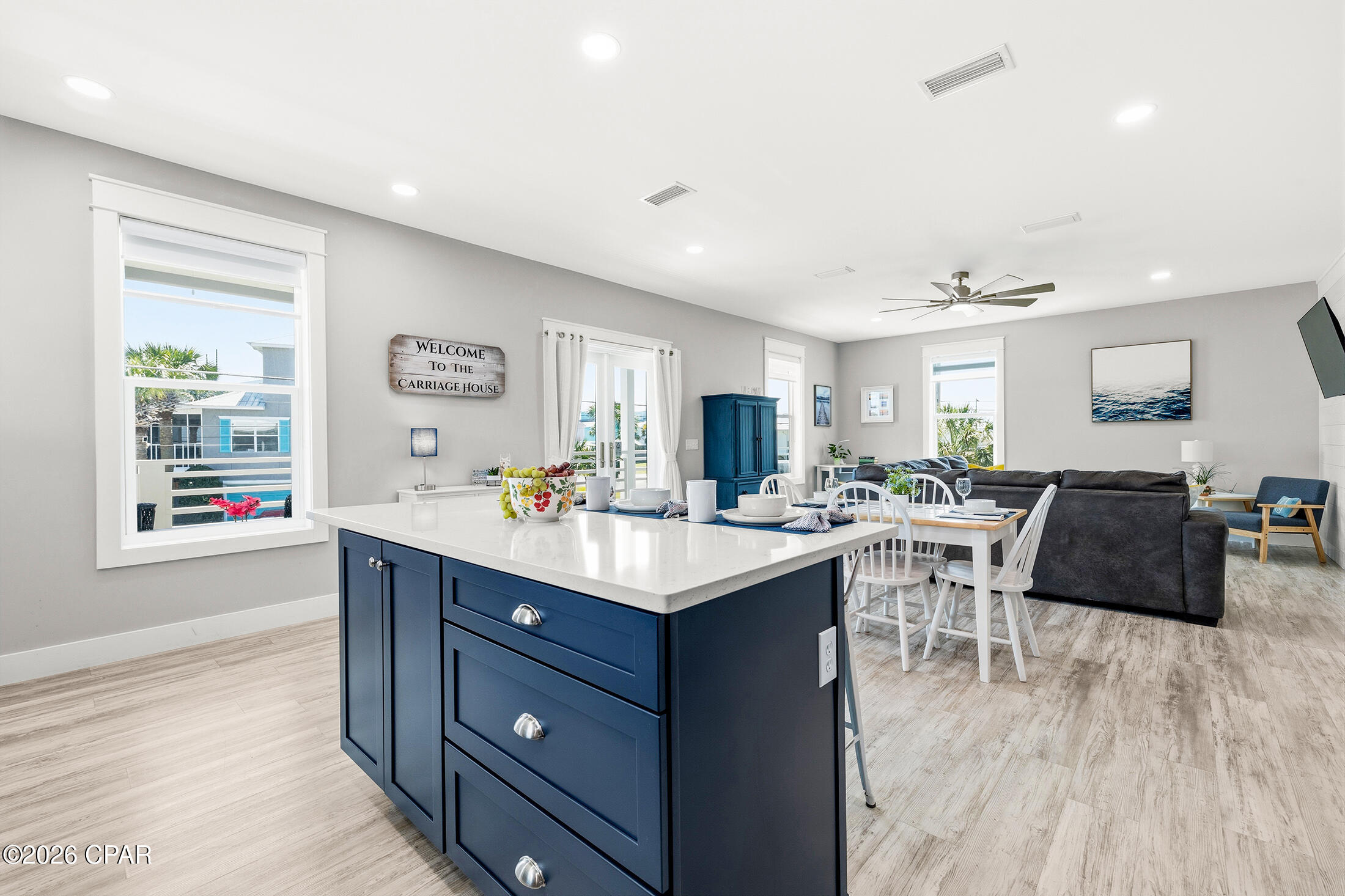 Listing photo id 7 for 209 Oleander Drive