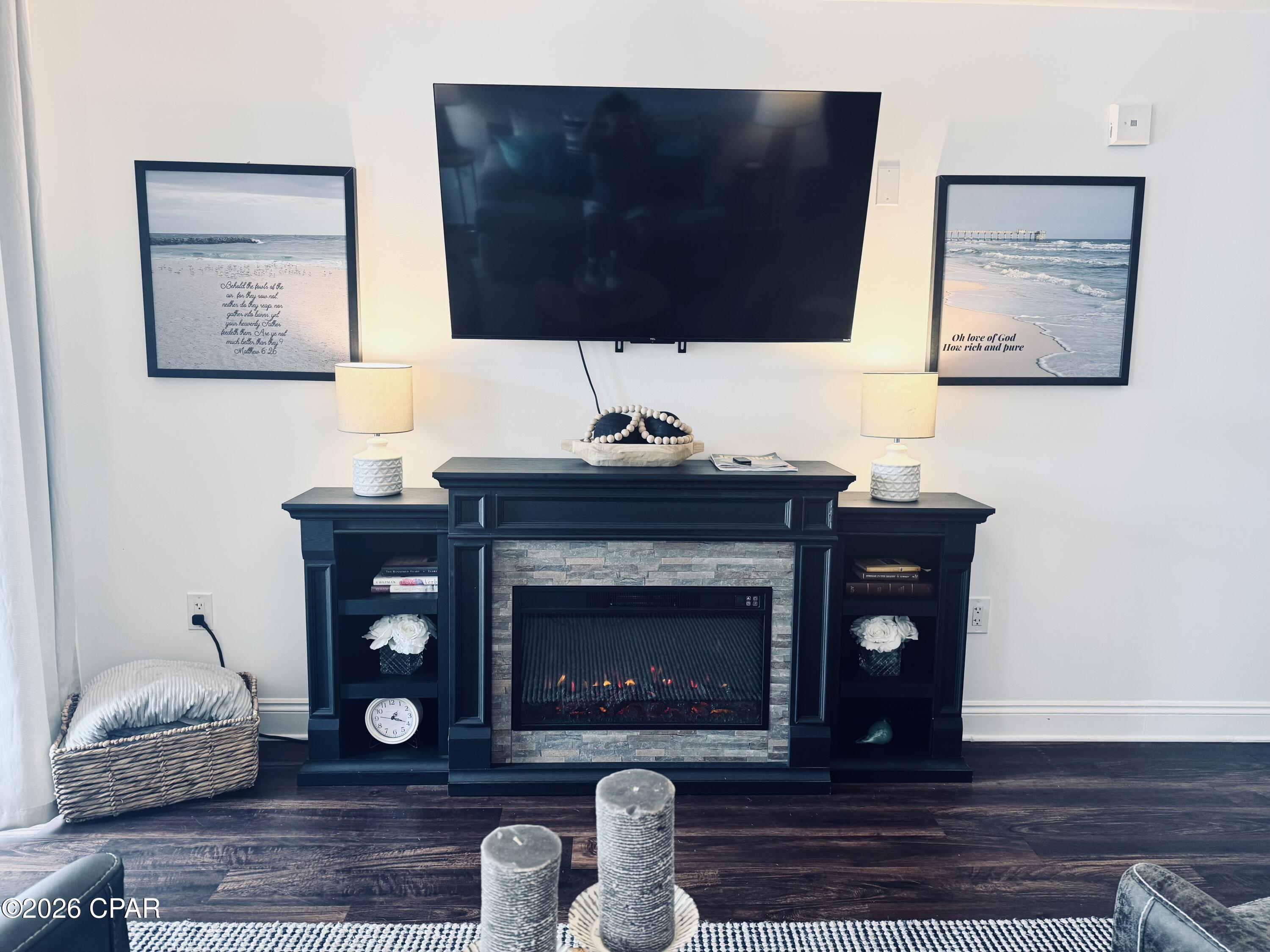 Image 6 For 114 Carillon Market Street 213