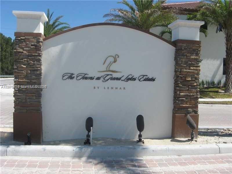 Century Townhomes At Bird