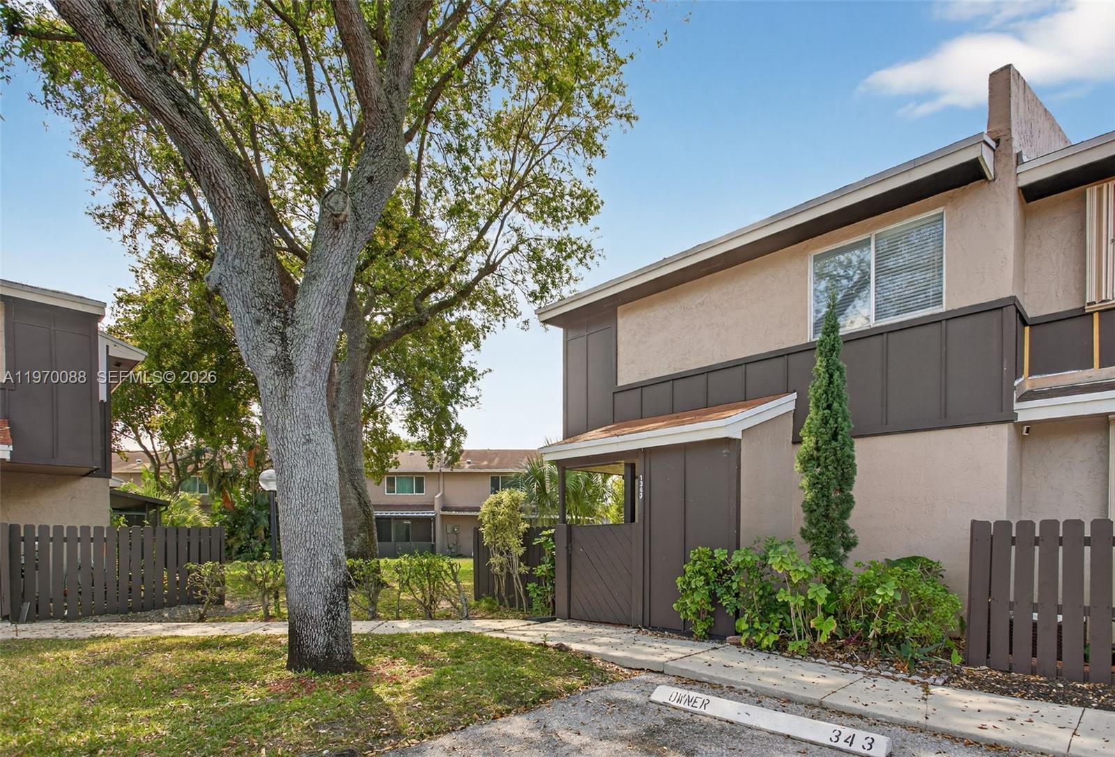 Hamptons Of North Lauderd