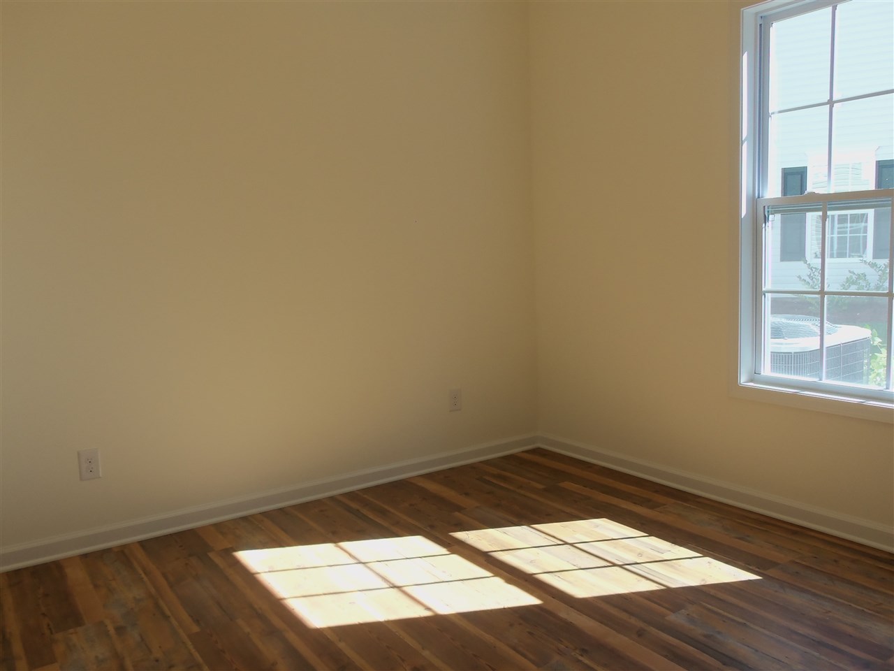 2604699 | Photo 23