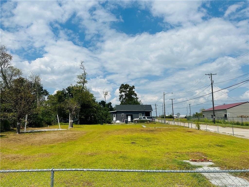 727 Railroad Ave Avenue — photo 2