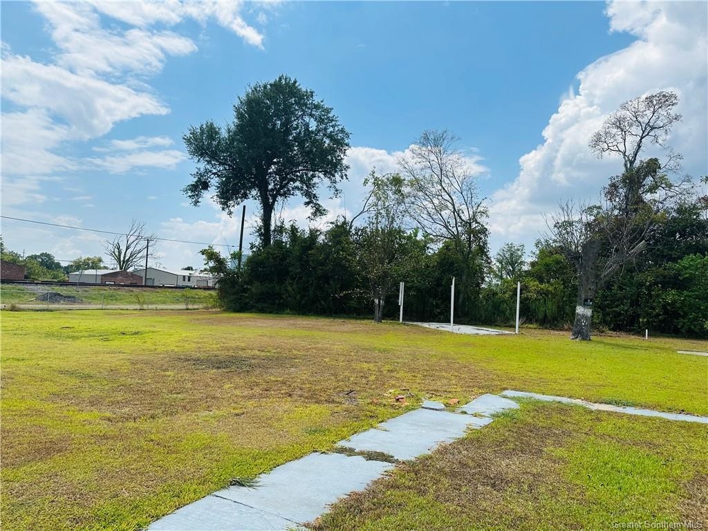 727 Railroad Ave Avenue — photo 3