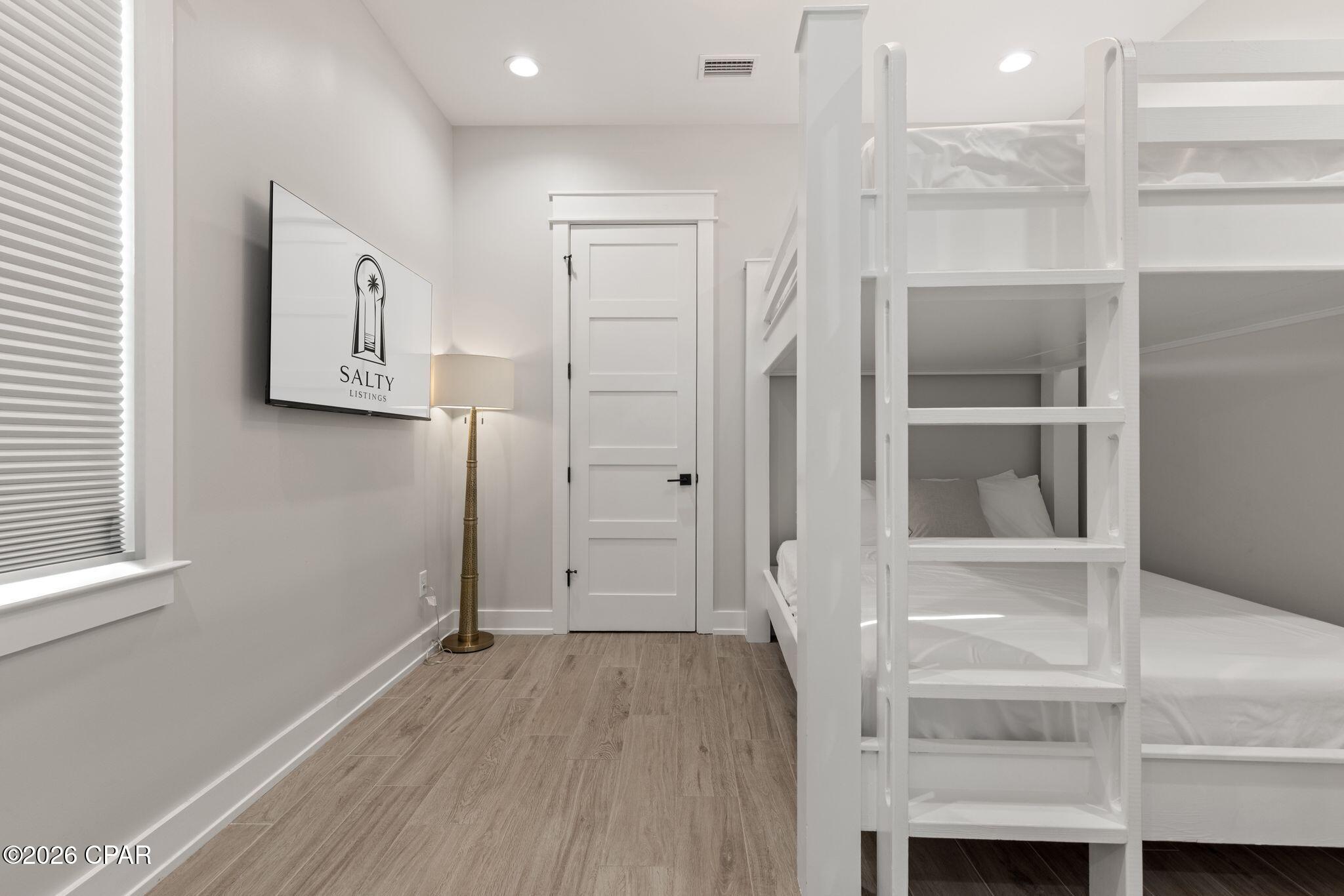 Image 17 For 14328 Front Beach Road