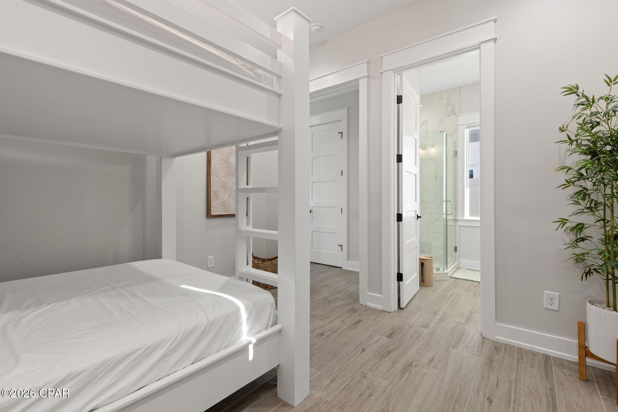 Image 18 For 14328 Front Beach Road