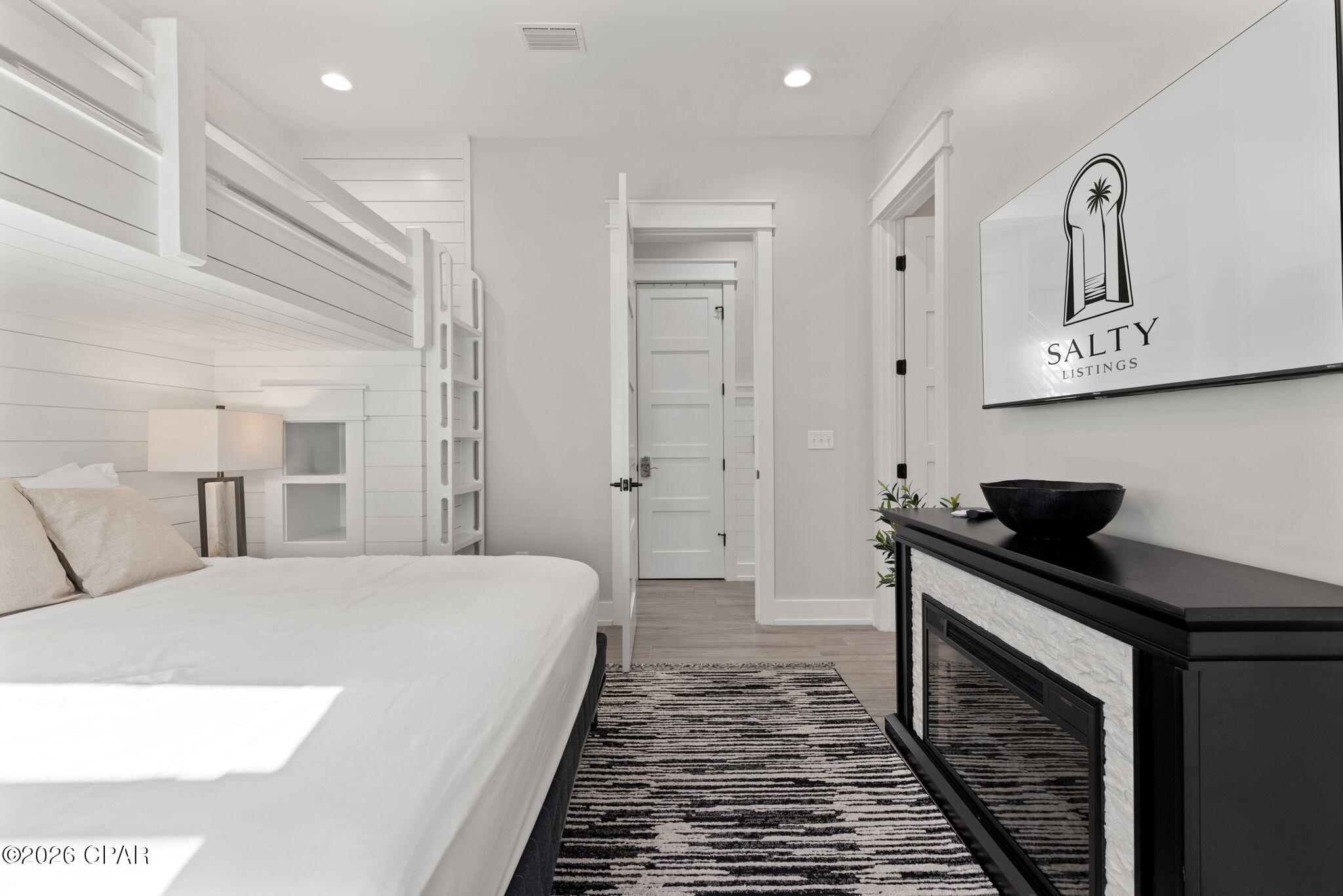 Image 8 For 14328 Front Beach Road