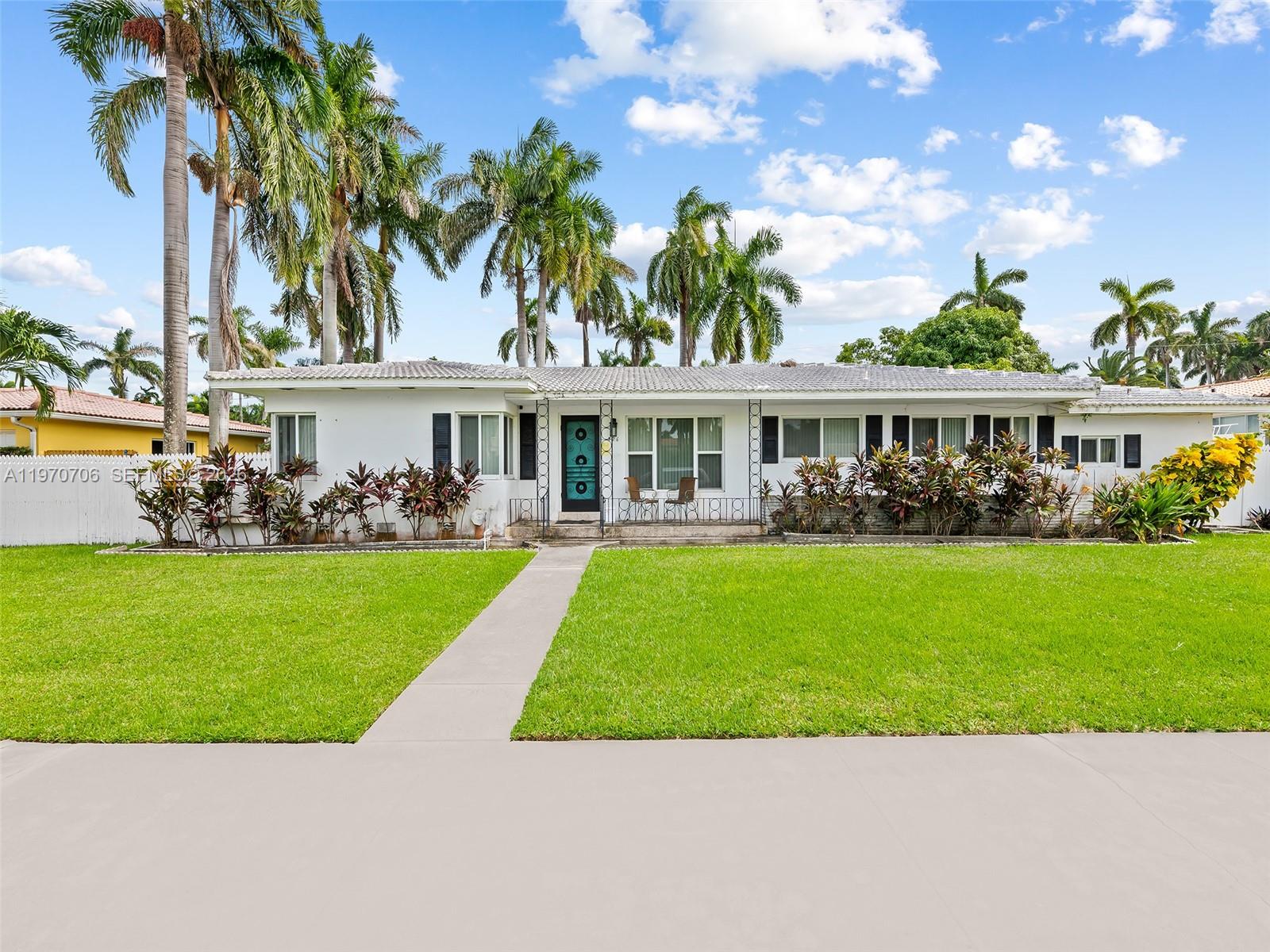 Hollywood Lakes Section