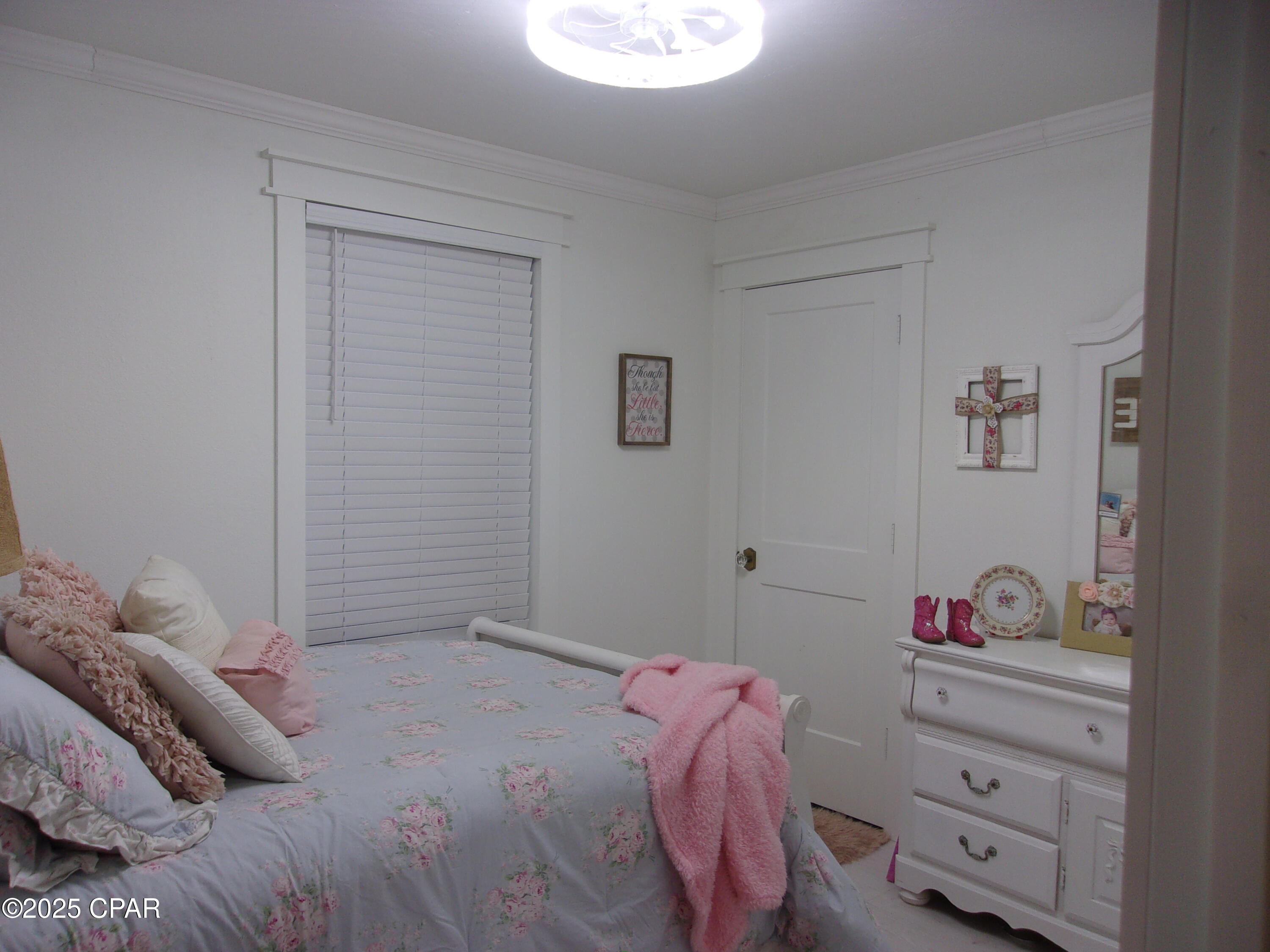 Listing photo id 20 for 1002 Weeks Street