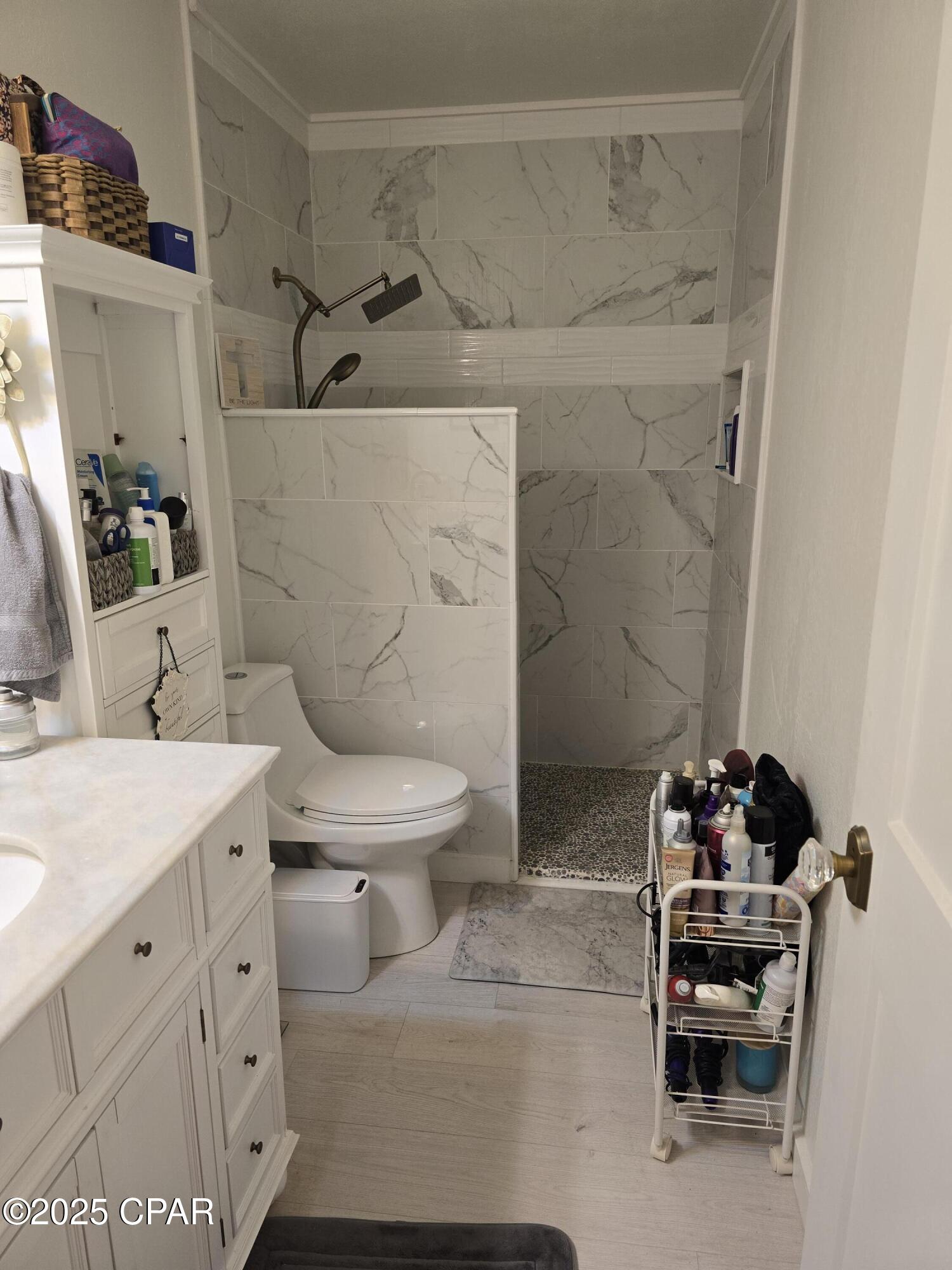 Listing photo id 27 for 1002 Weeks Street