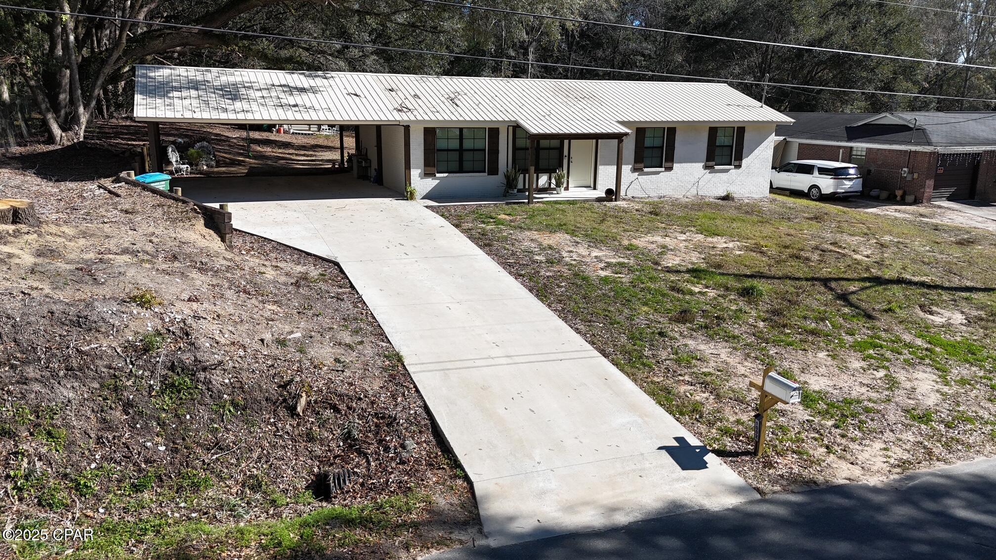 Listing photo id 31 for 1002 Weeks Street