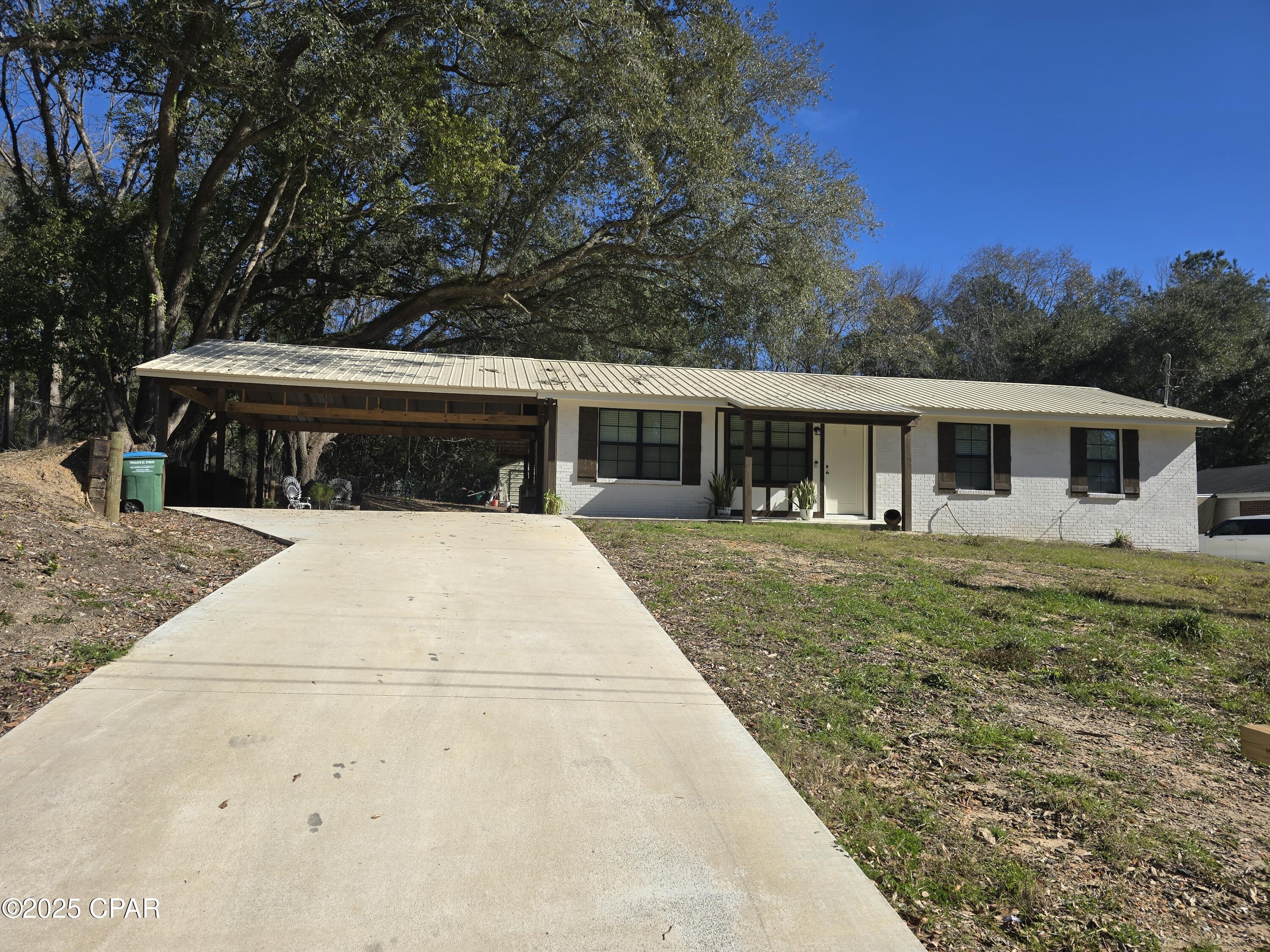 Listing photo id 33 for 1002 Weeks Street