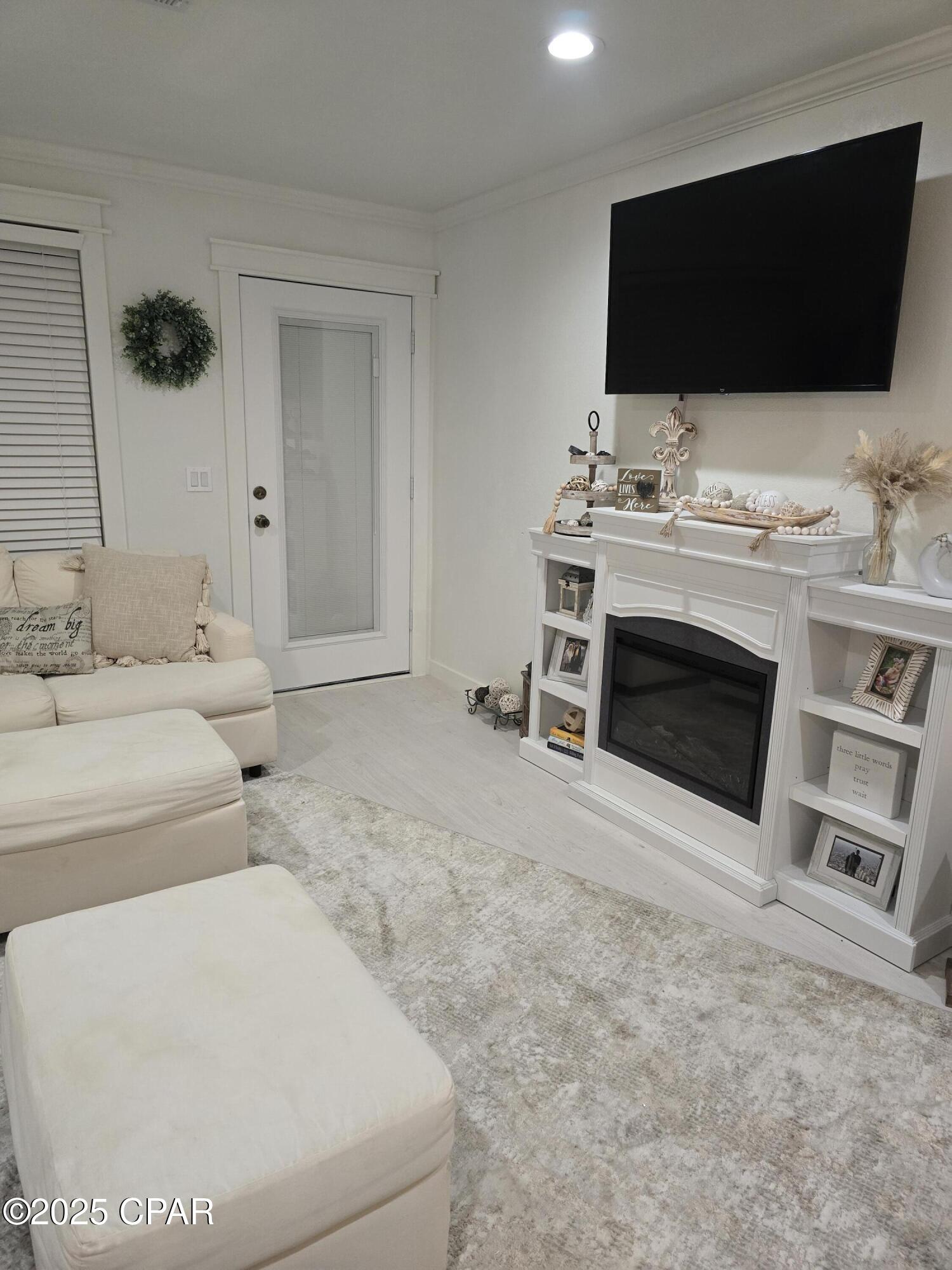 Listing photo id 4 for 1002 Weeks Street