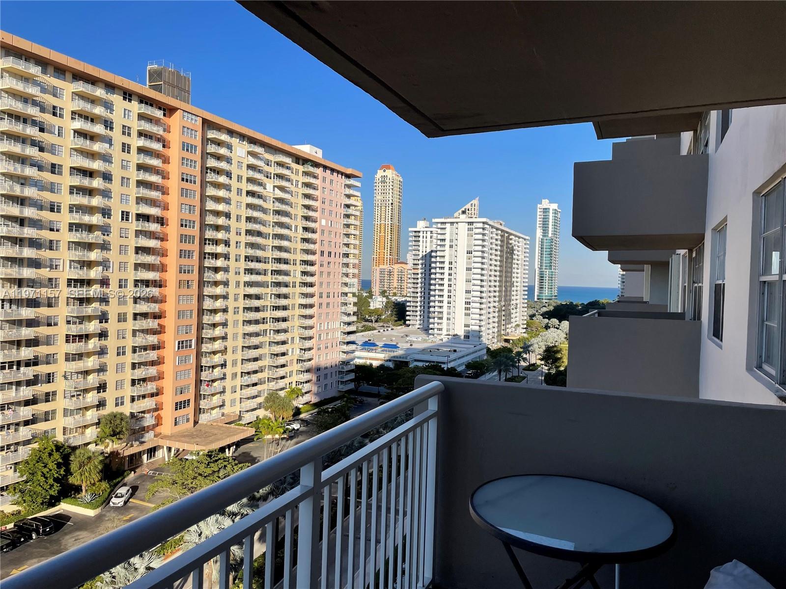 Winston Towers 100 Condo