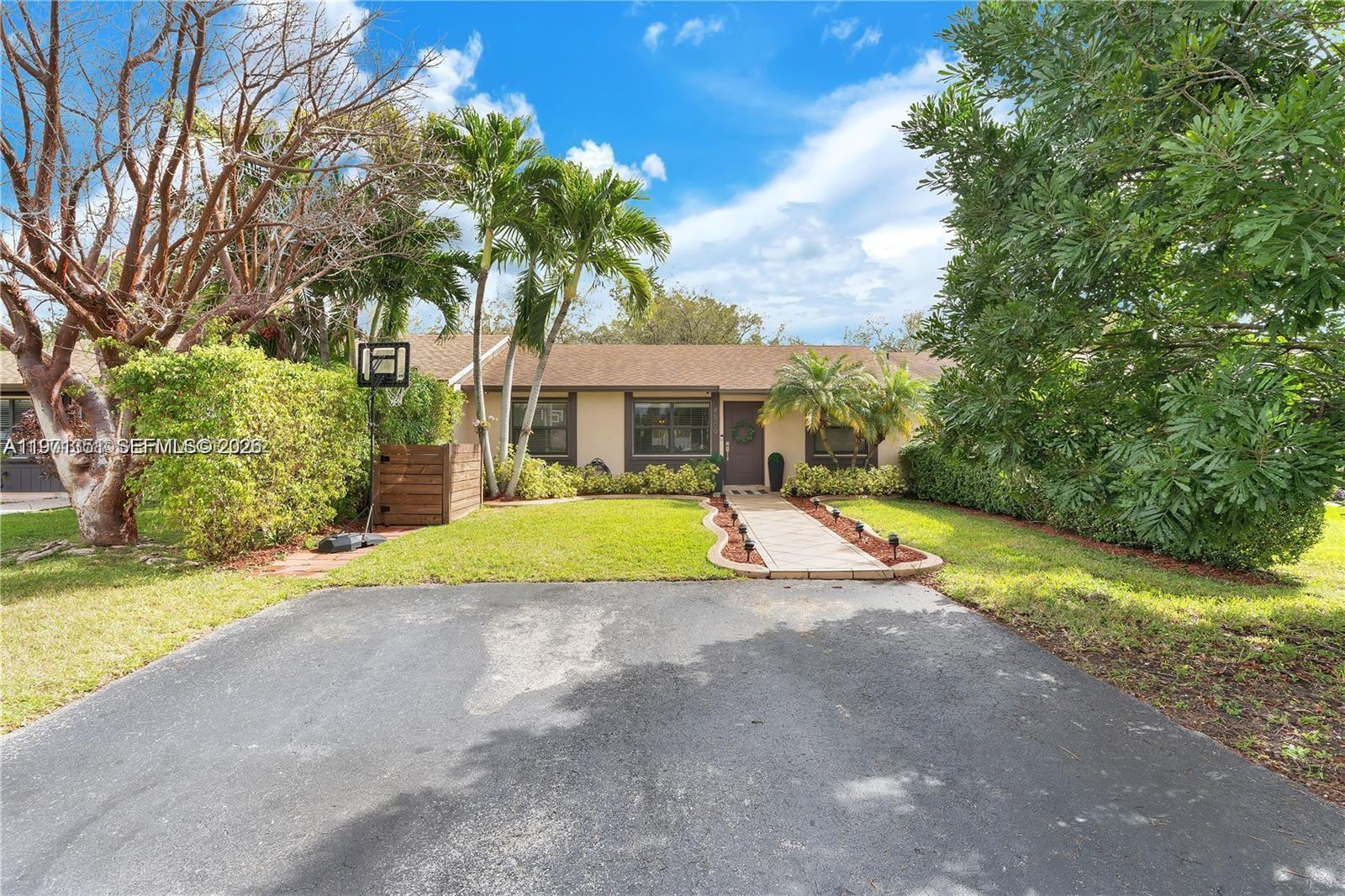 San Sebastian Twnhses