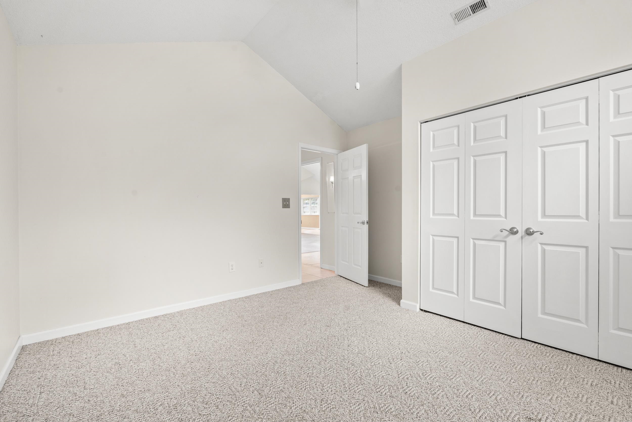 2604860 | Photo 25
