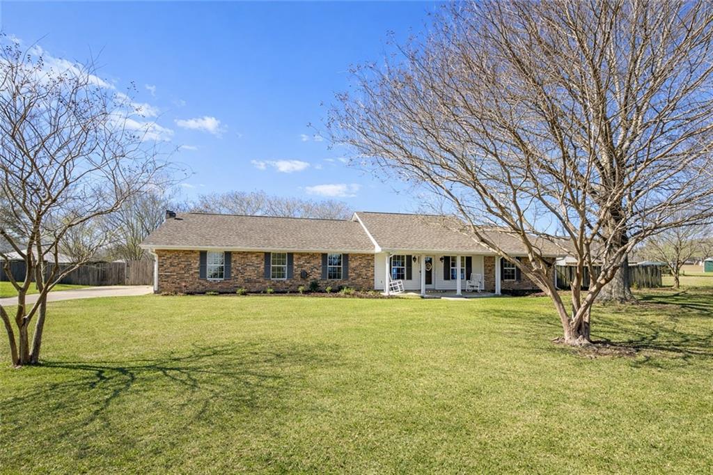 Photo of 633 OAK RIDGE Drive, Marksville, LA 71351
