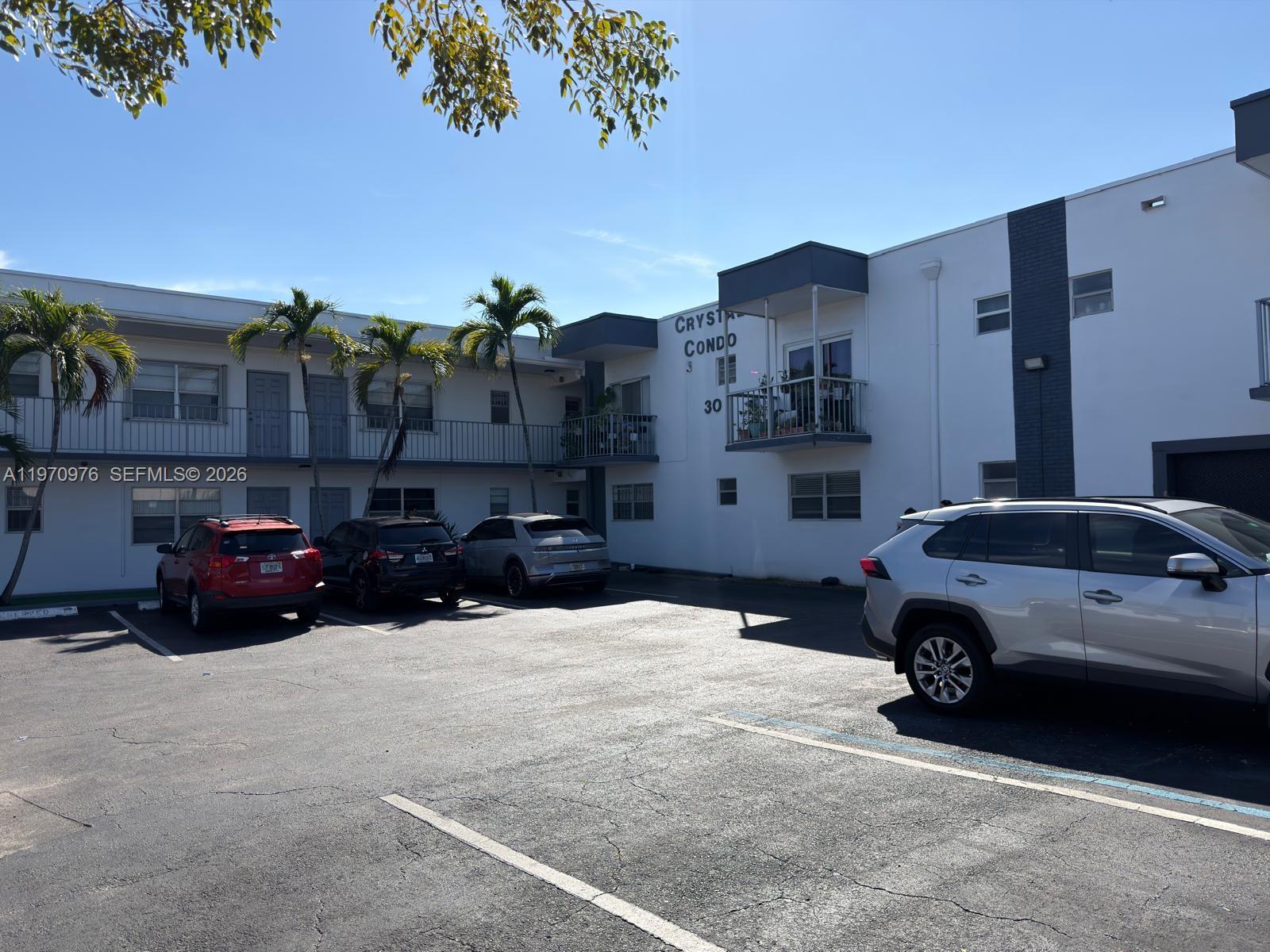 Impressive exterior facade at 30 4th Ave - Condo in Hallandale Beach