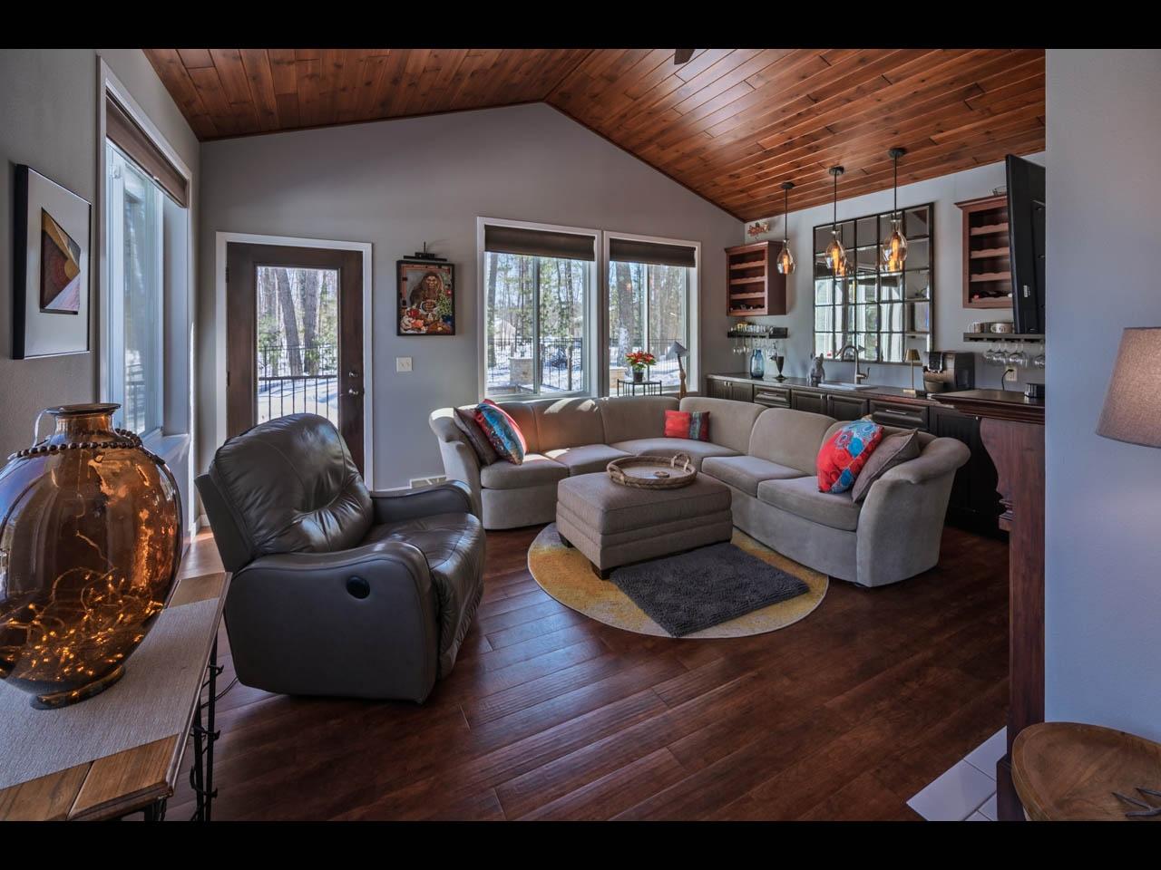 River Property Property 8550 Kenwood Terrace Photo 14