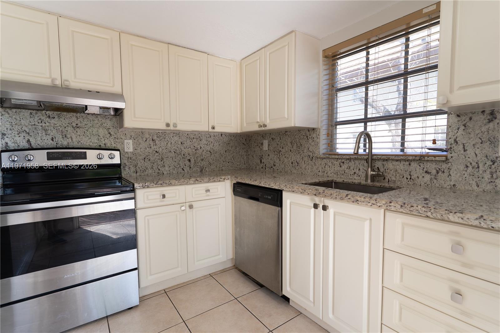 Courtyards At Kendall Con