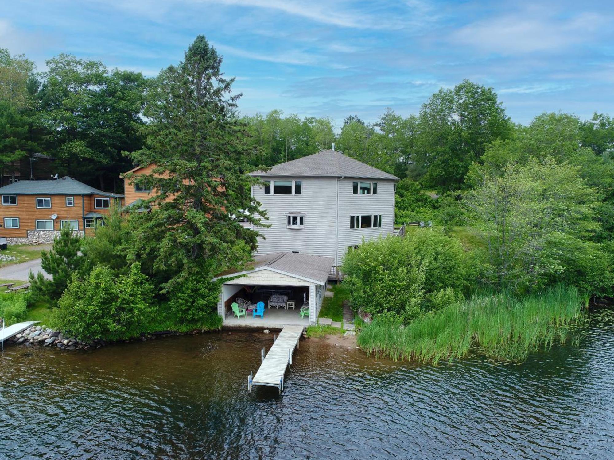 Tomahawk Lake house picture