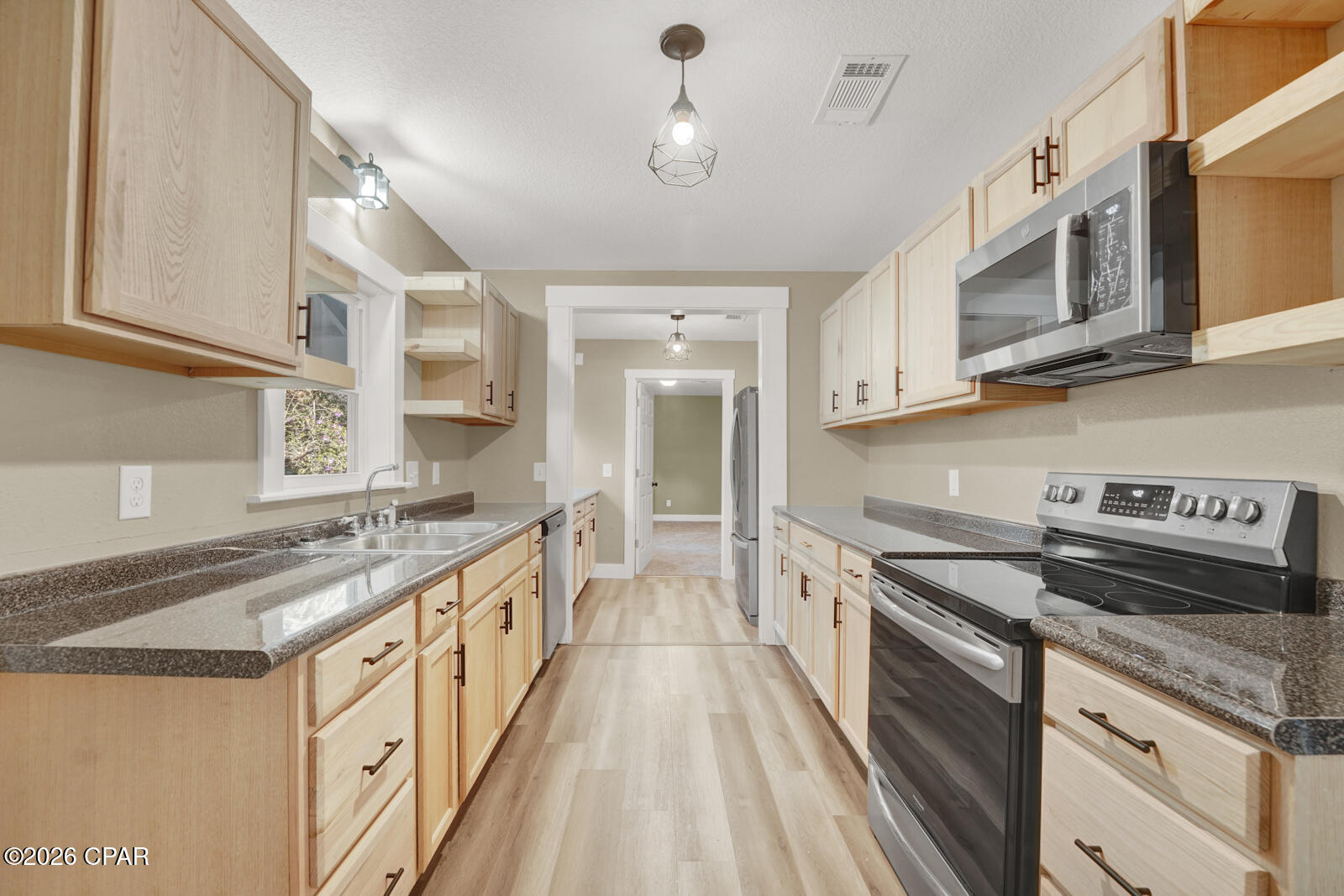 Image 10 For 657 Main Street