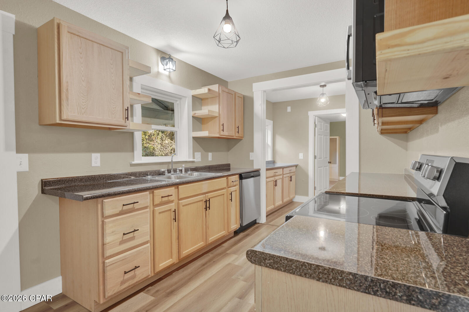 Image 11 For 657 Main Street