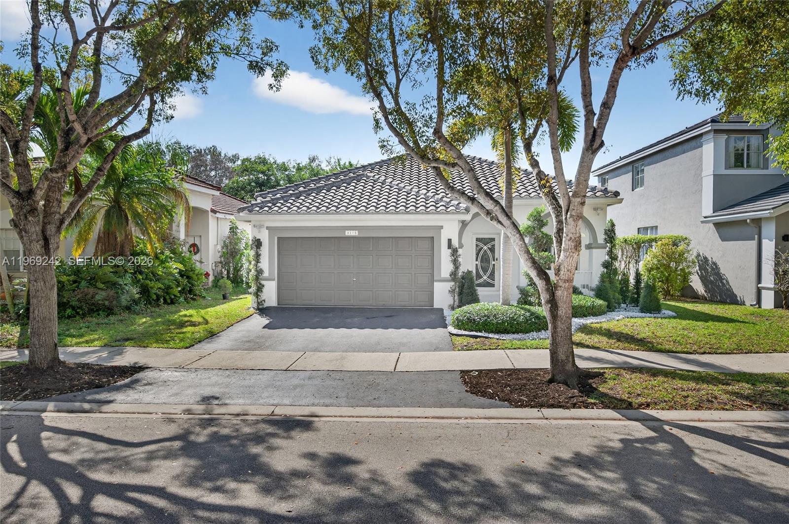 Homes for sale in Weston, FL | 4115 Sabal Ridge Cir, Weston, FL 33331 | MLS# A11969242