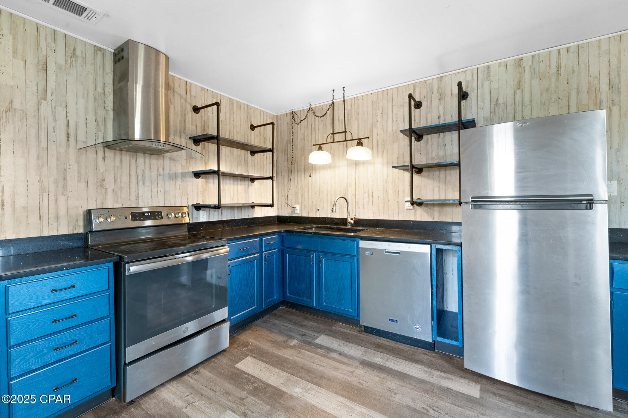 Listing photo id 28 for 816 Transmitter Road