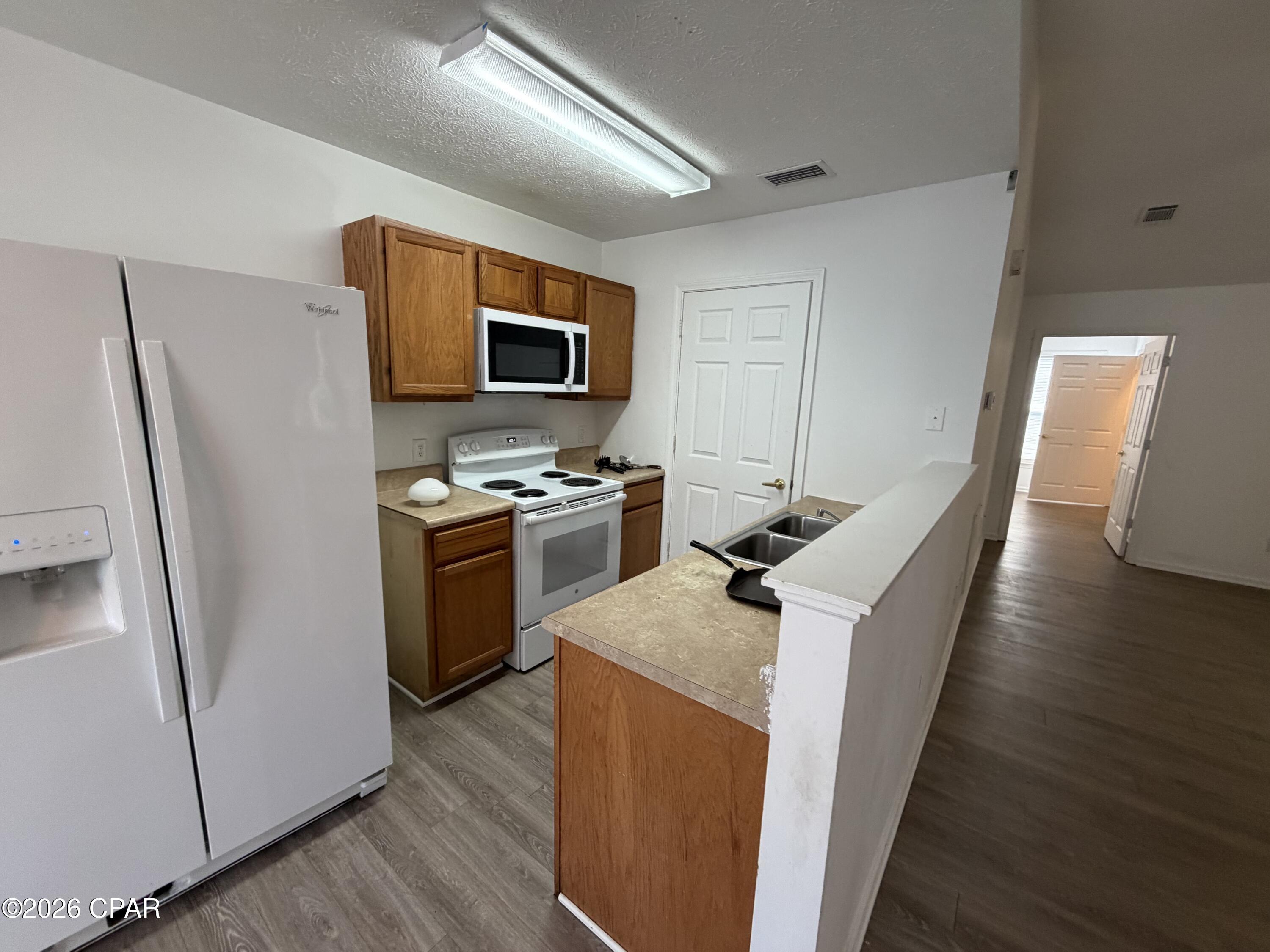 Image 4 For 9117 Laird Street 9123
