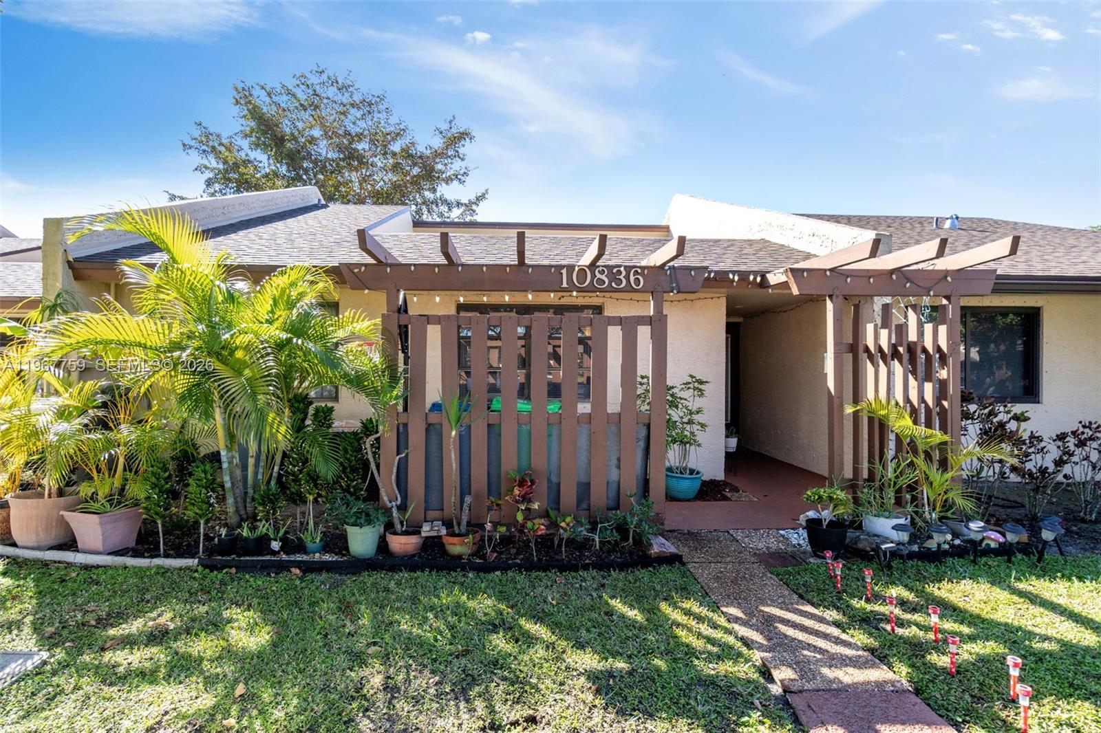 North Lake Townhomes Cond