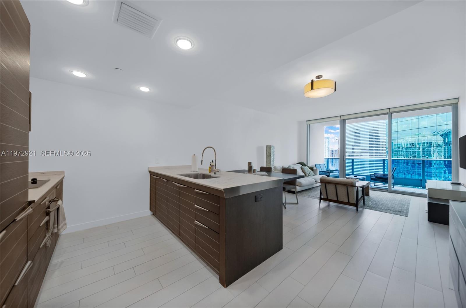 200-biscayne-boulevard-way-3811-miami-fl-33131/hzid_ecd86ed6