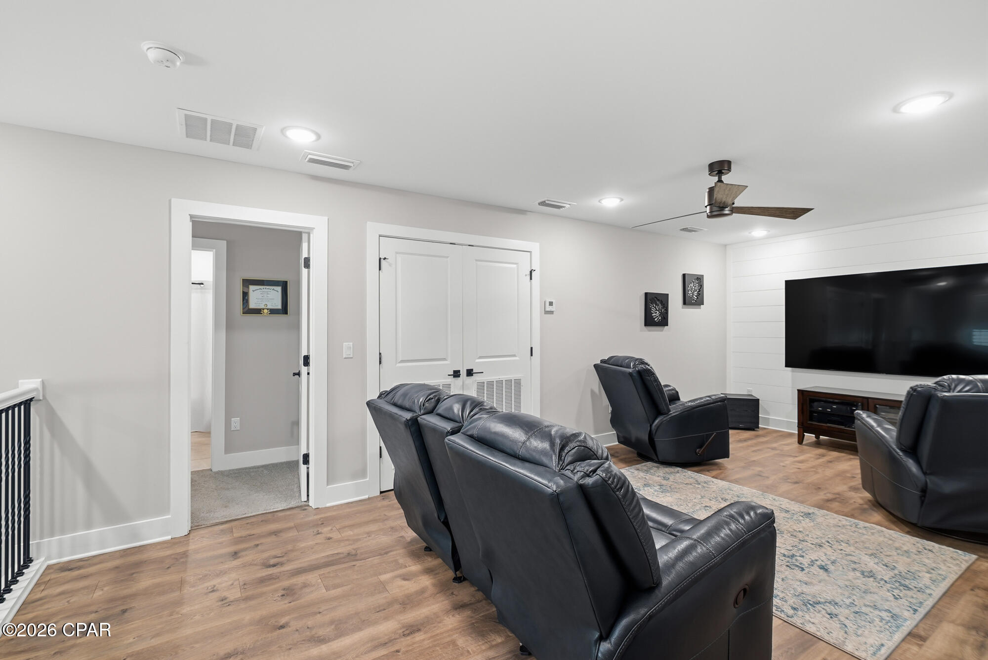 Image 33 For 725 Landing Circle