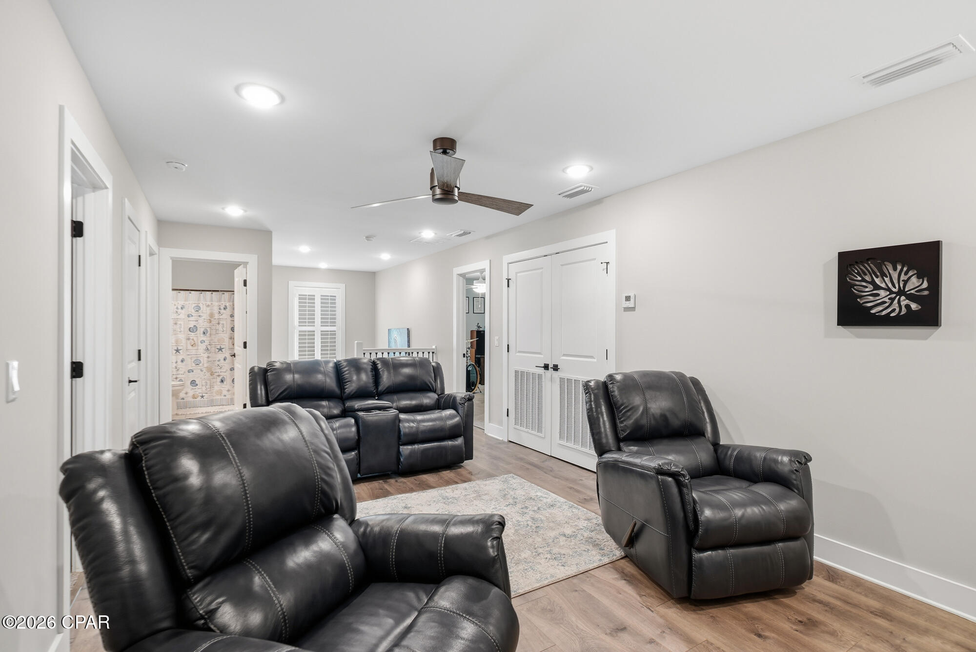 Image 34 For 725 Landing Circle