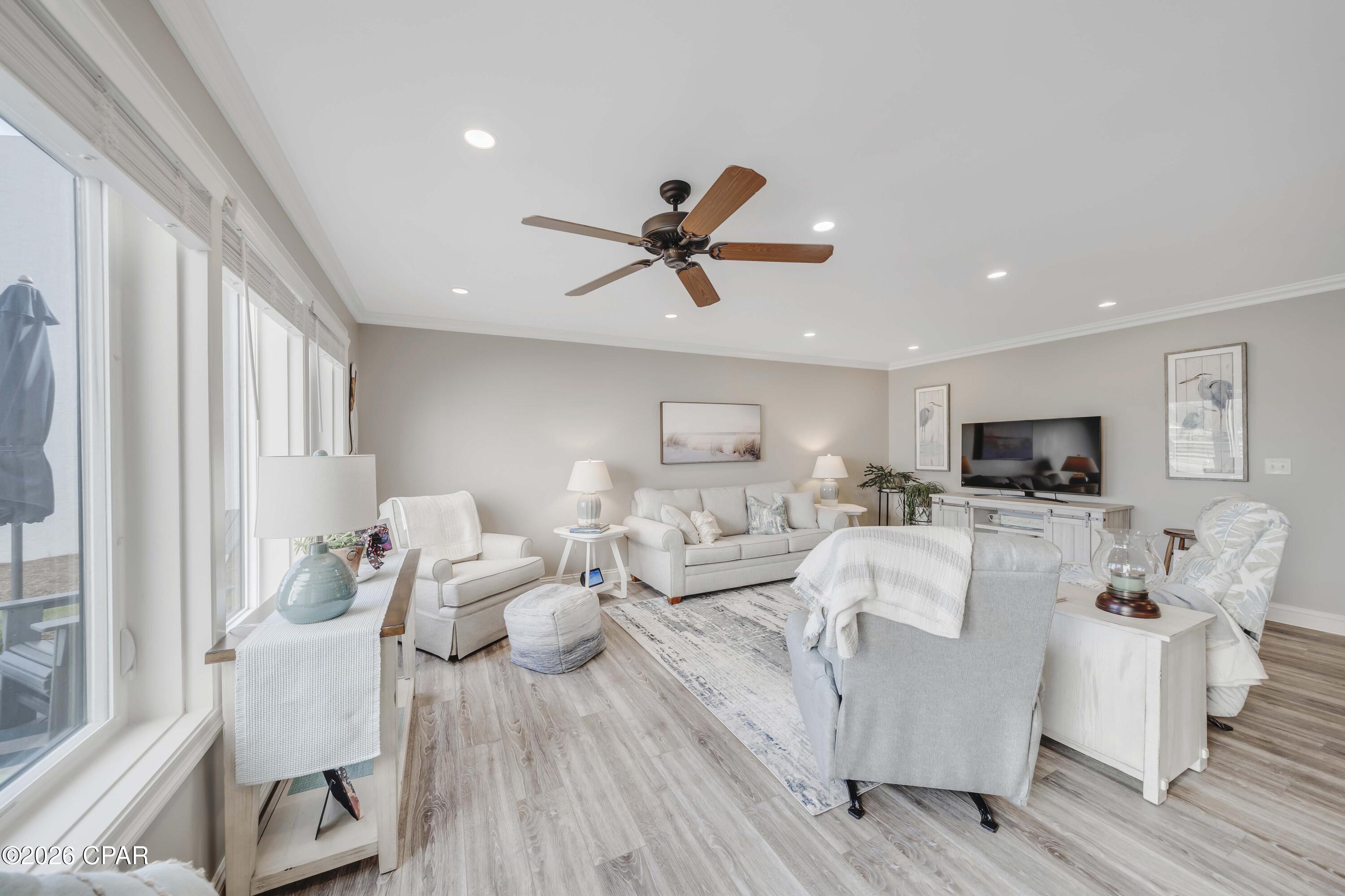 Listing photo id 17 for 4726 Bay Point Road 4137