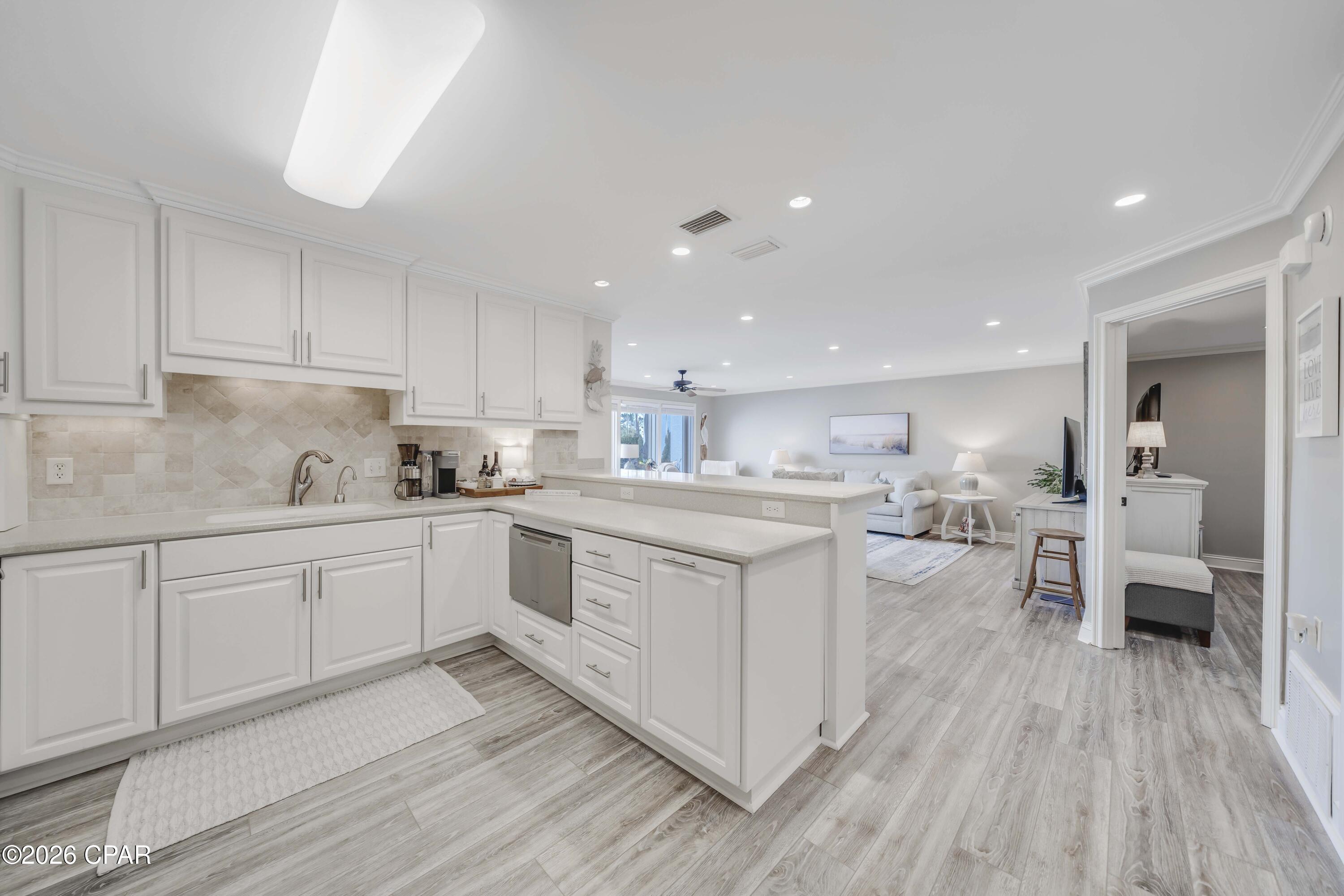 Listing photo id 2 for 4726 Bay Point Road 4137