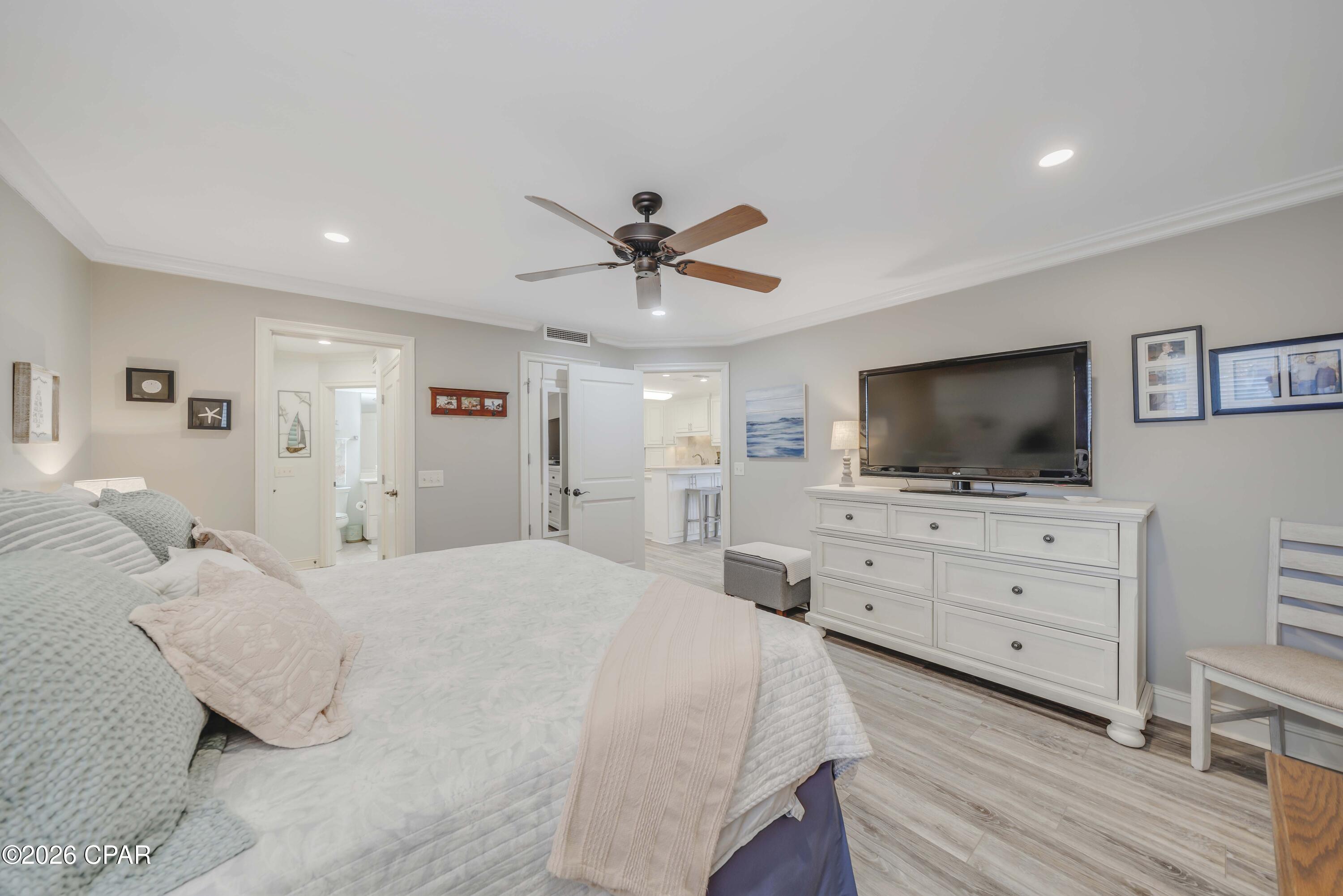 Listing photo id 23 for 4726 Bay Point Road 4137