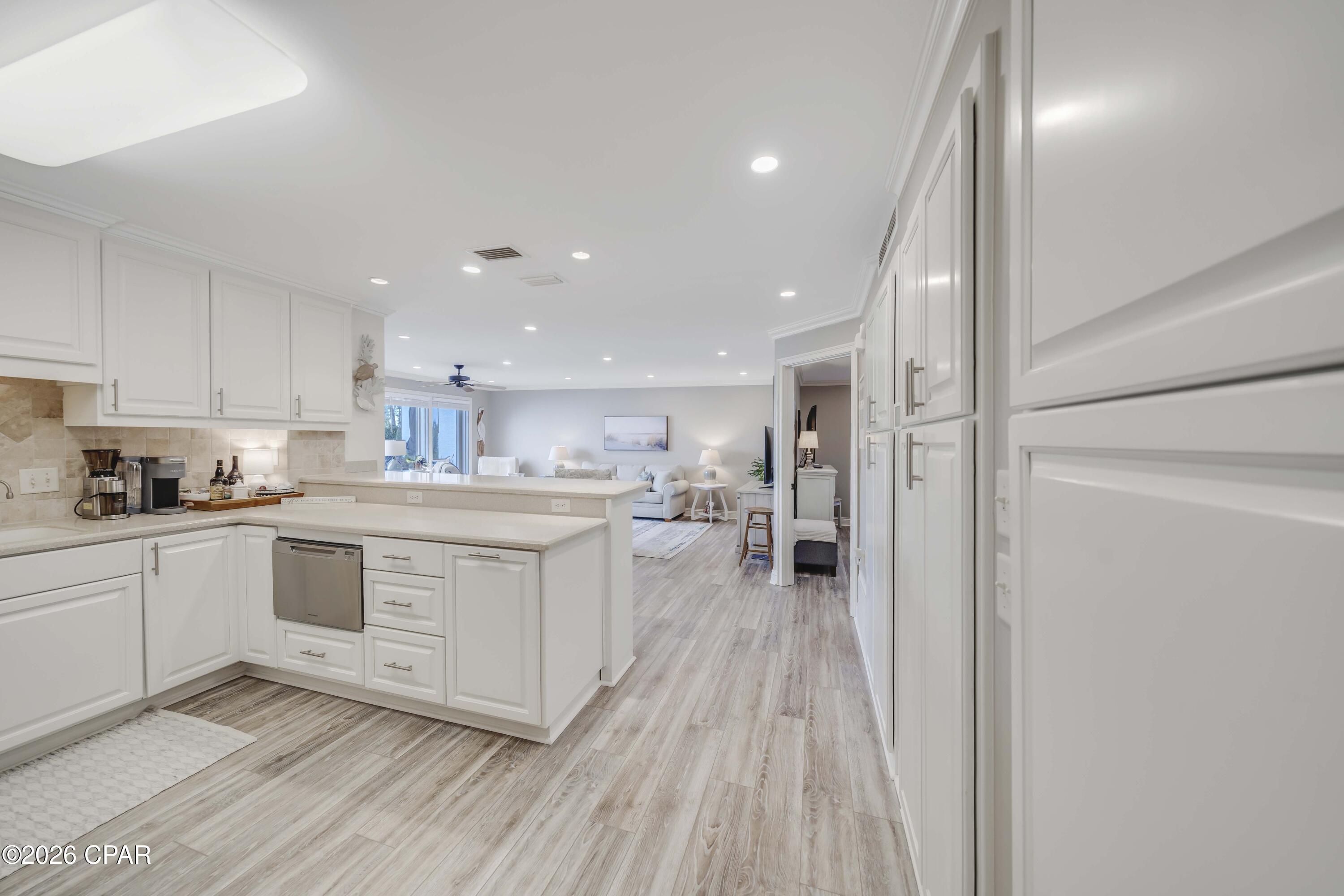 Listing photo id 3 for 4726 Bay Point Road 4137