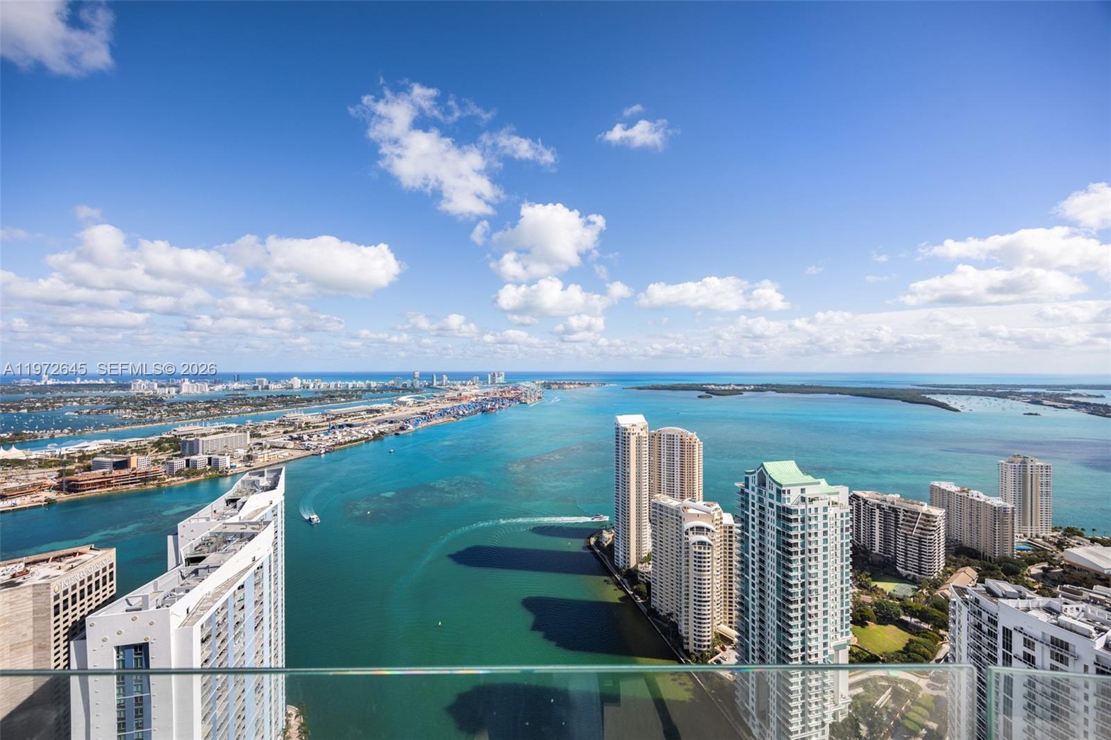 Met 1 Miami, FL 33131