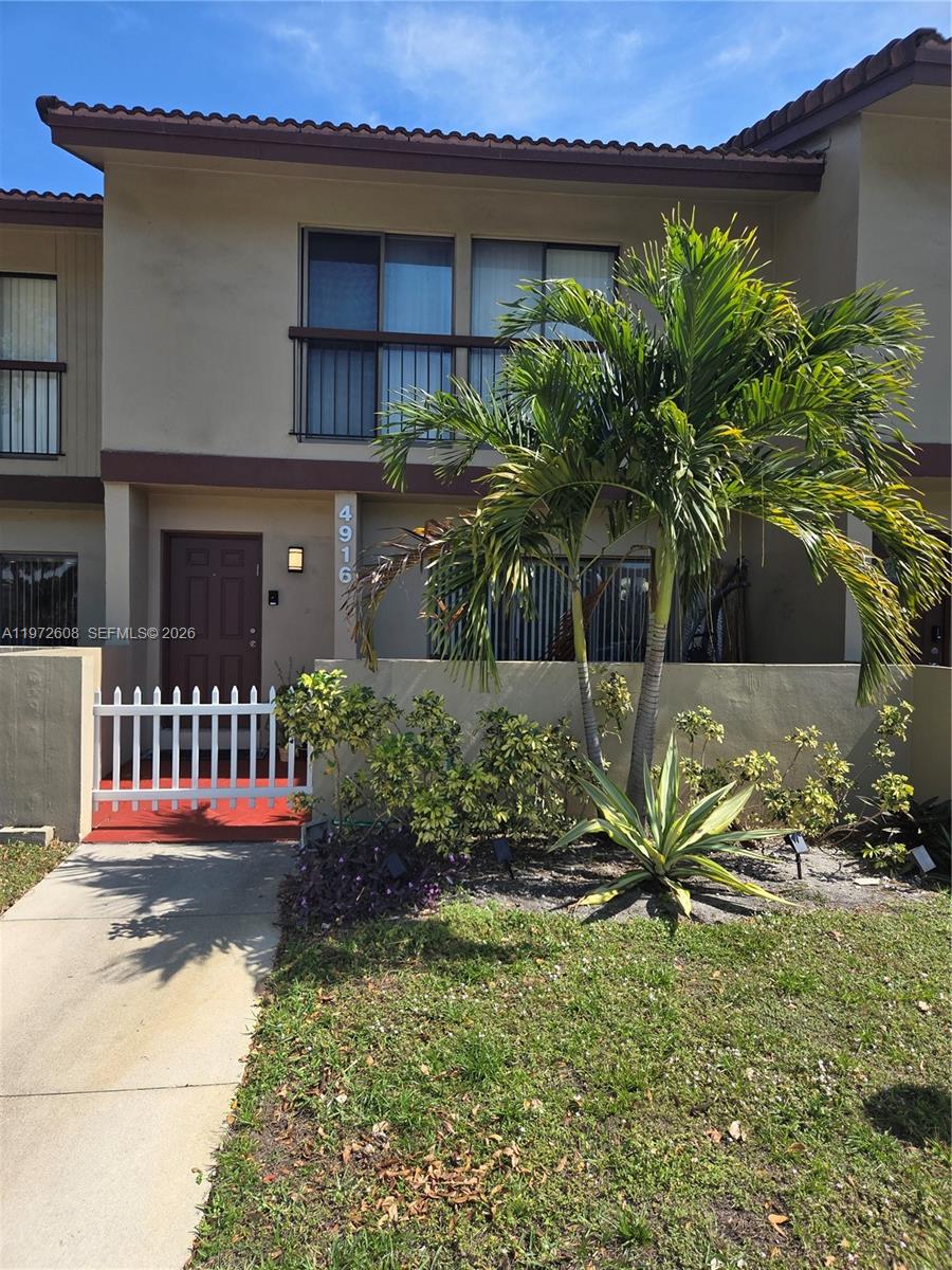 Classic Towne Houses West