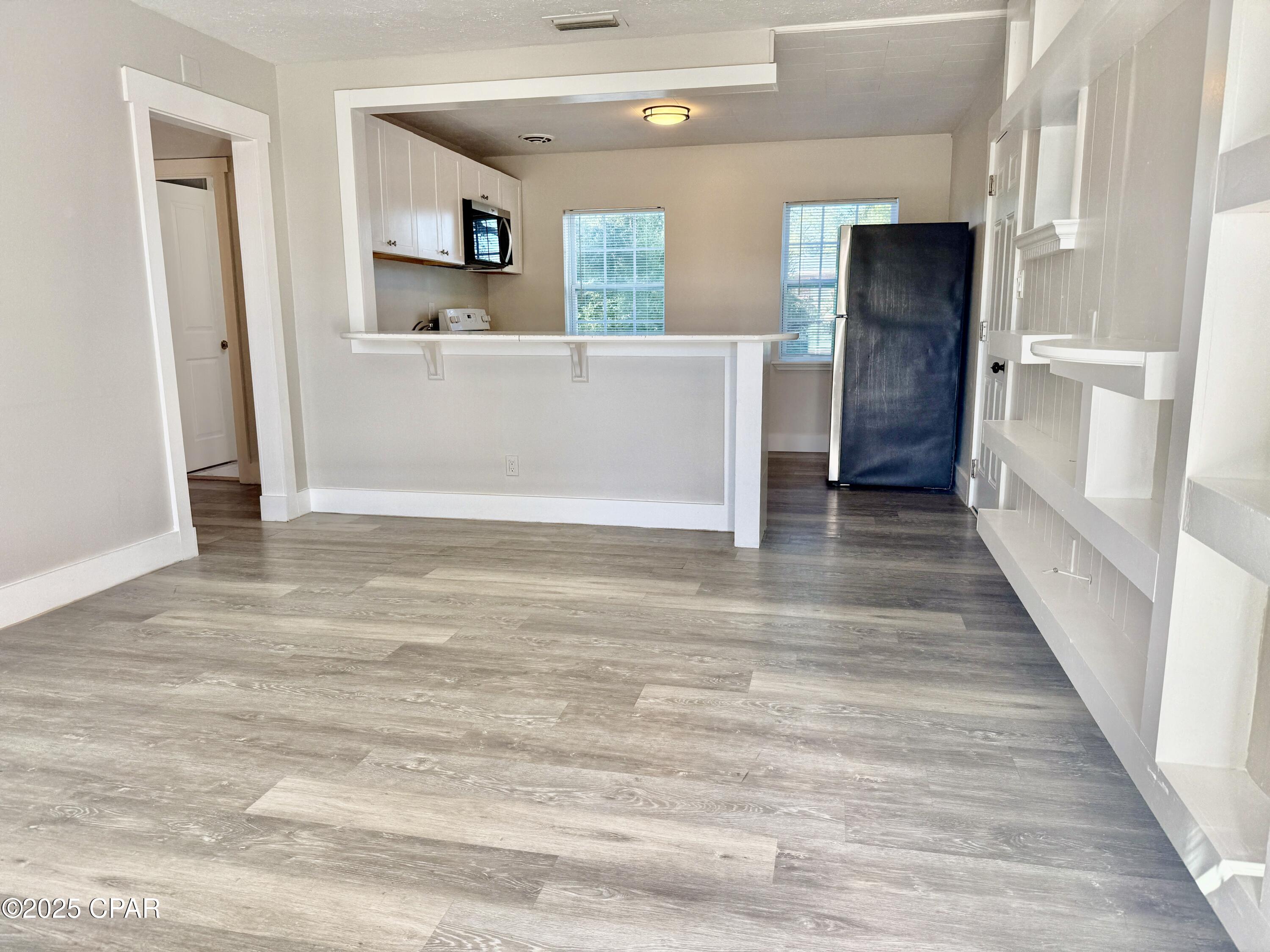 Image 6 For 1305 Flower Drive