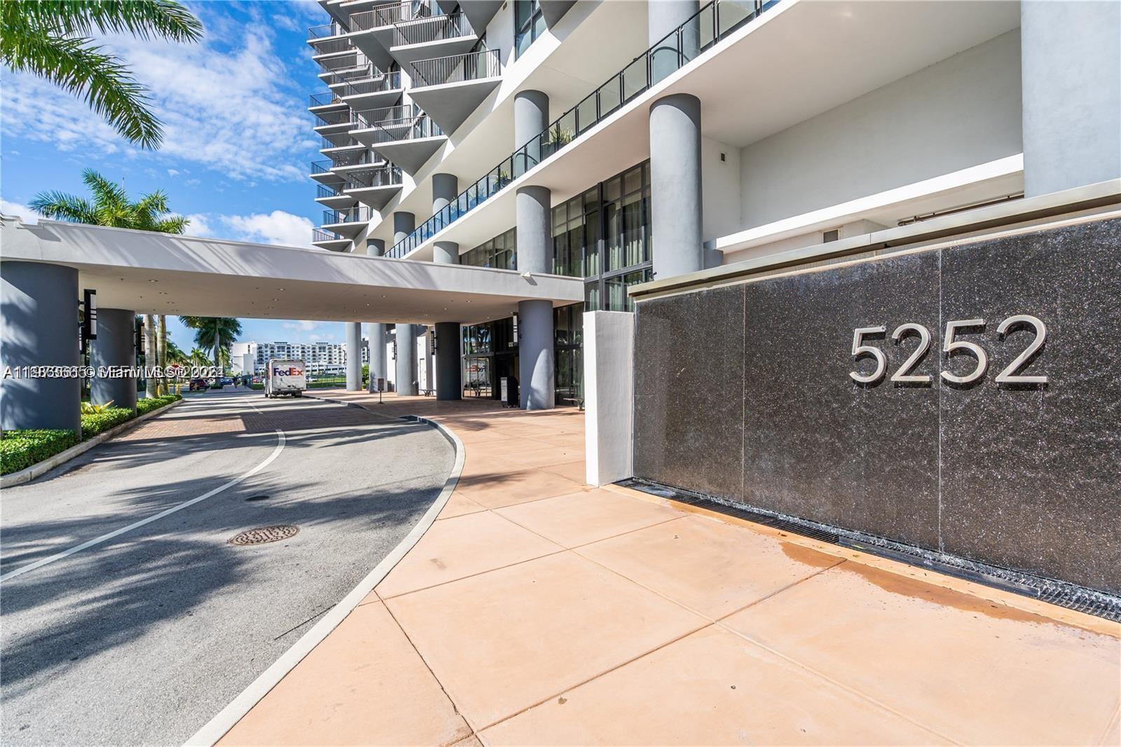 5252 Paseo Condo
