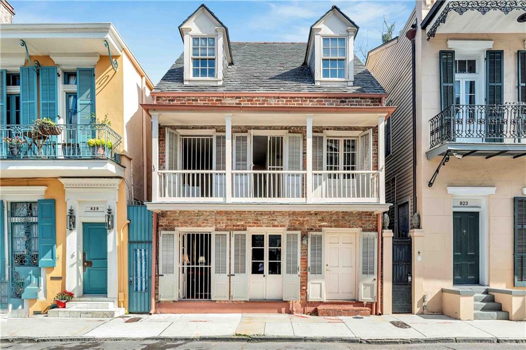 825 BARRACKS Street