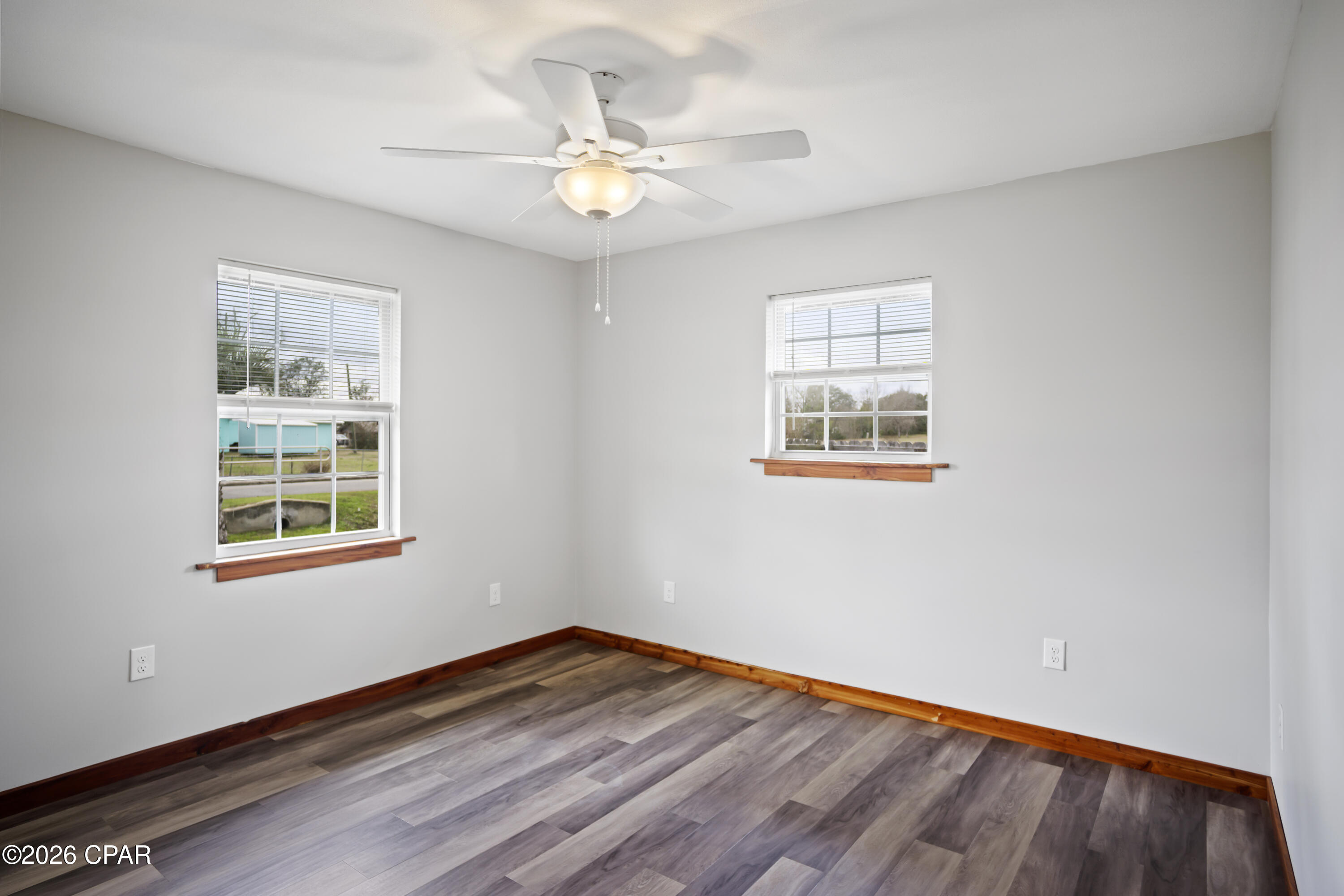 Image 19 For 20496 Lambert Avenue