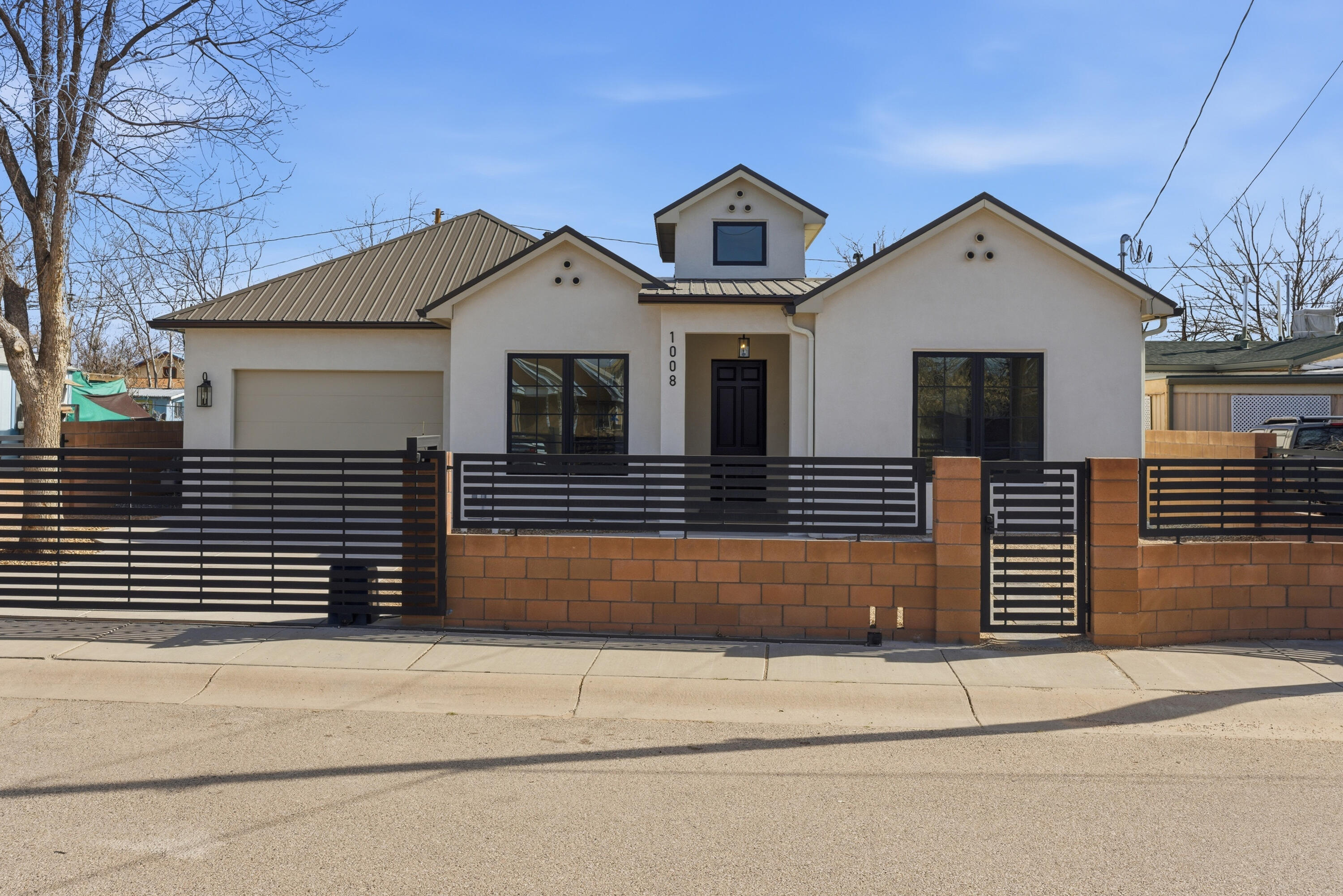 Photo 2 of Single family home for sale at 1008 22nd Street Nw, Albuquerque, NM 87104 | MLS# 1099017 | Listing updated on 2026-10-25